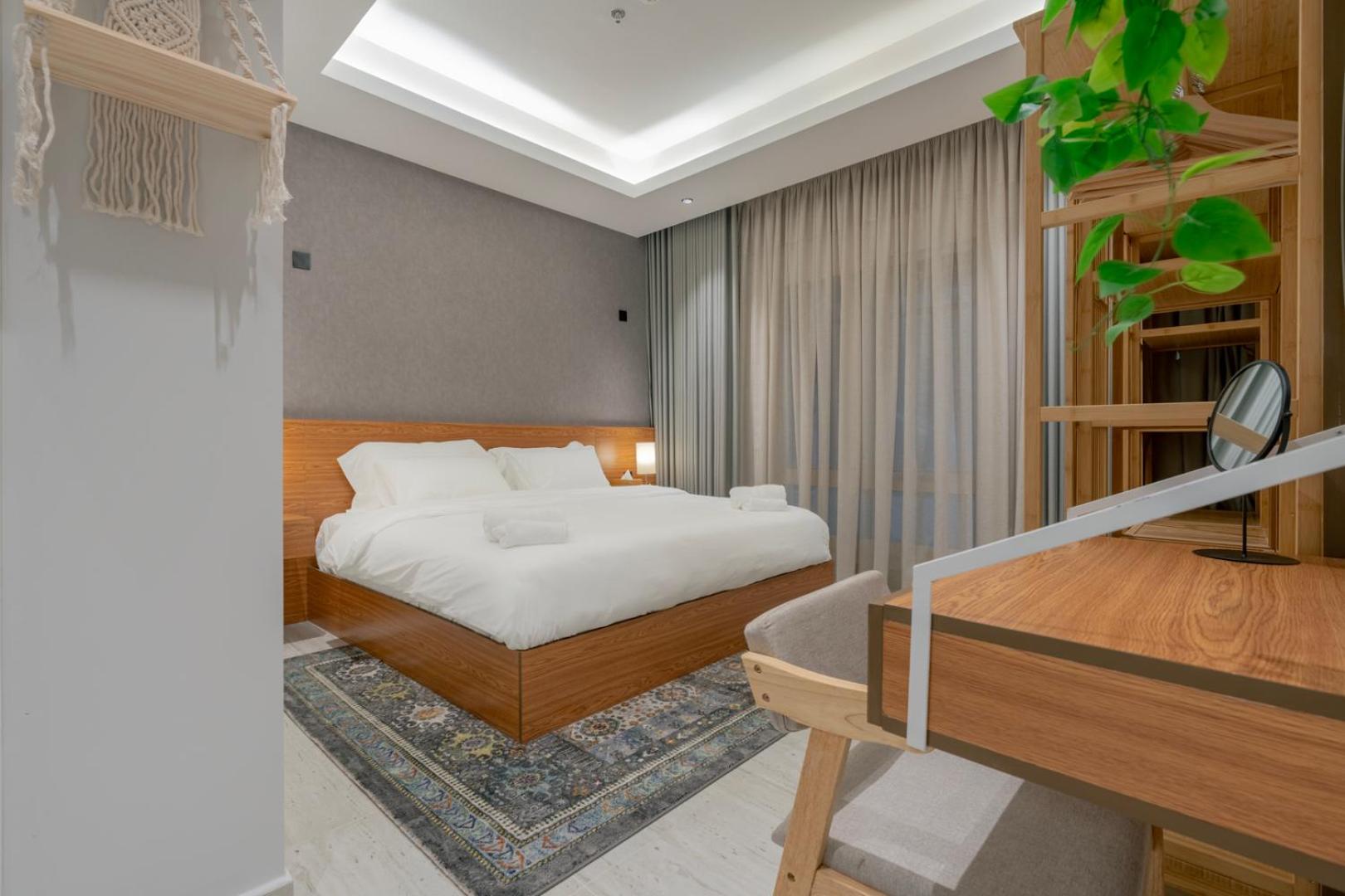Layali Properties - Vibrant Boho 3BR Apt - Convention and Exhibition Center
