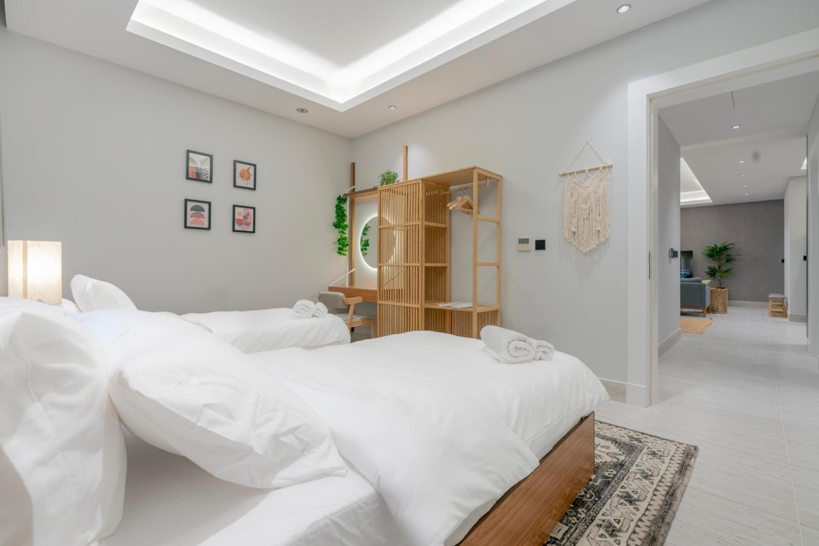 Layali Properties - Vibrant Boho 3BR Apt - Convention and Exhibition Center