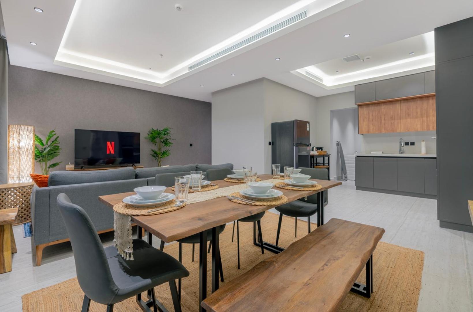 Layali Properties - Vibrant Boho 3BR Apt - Convention and Exhibition Center