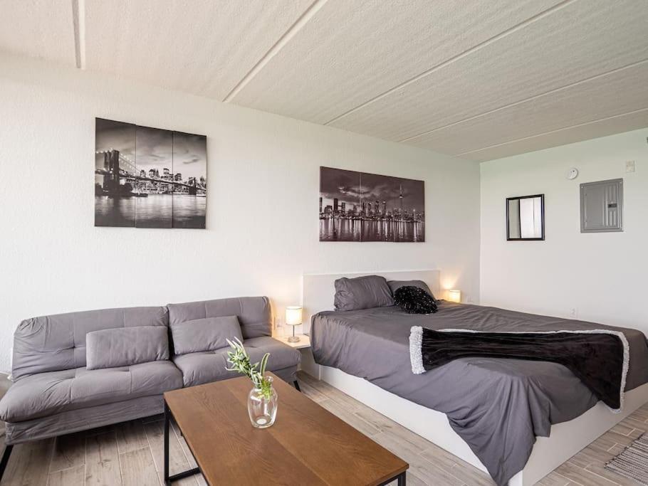 Orlando Comfy 1BR with Pool view 5 minutes to Disney view 4