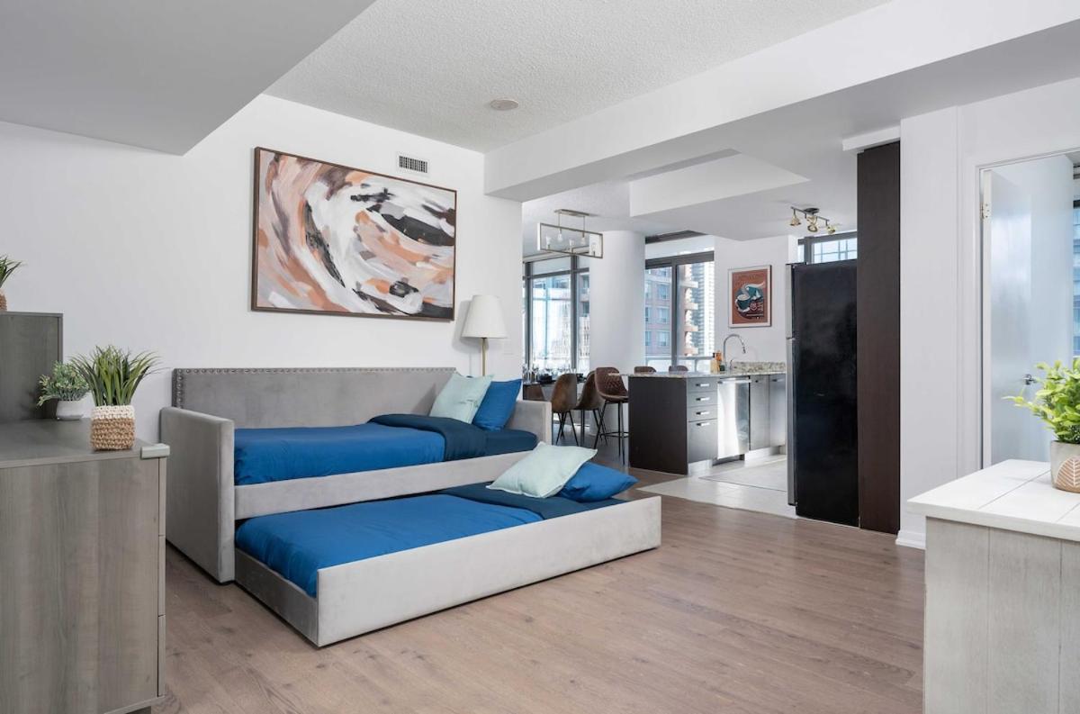 Large 2BR on Bay Street 4 Beds with Balcony