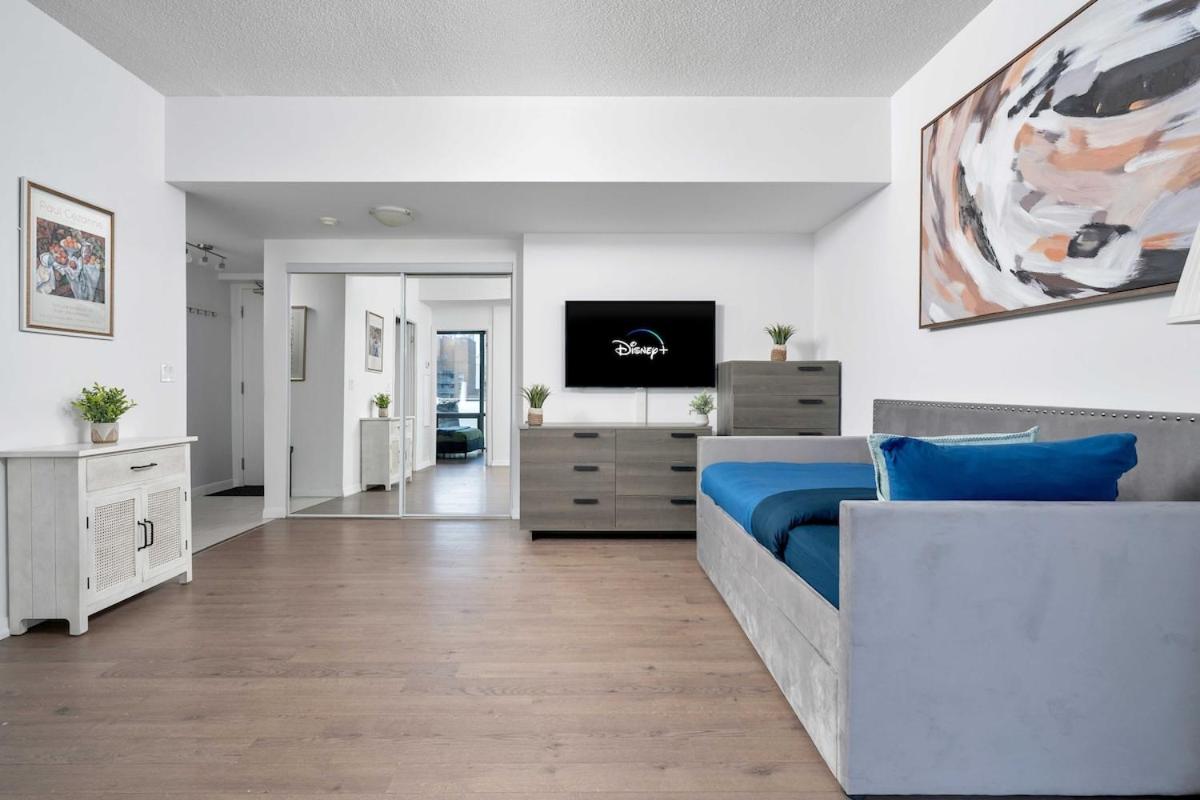 Large 2BR on Bay Street 4 Beds with Balcony