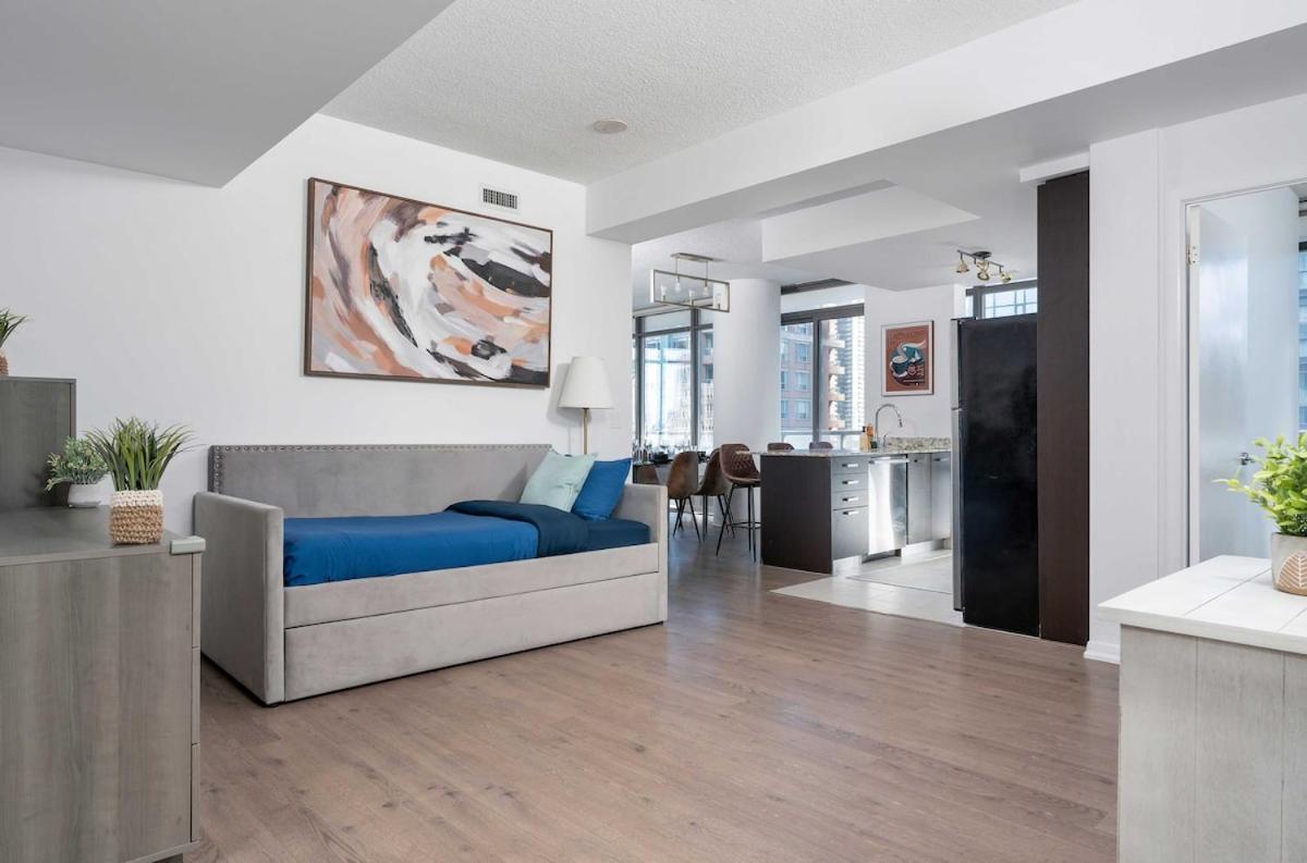 Large 2BR on Bay Street 4 Beds with Balcony