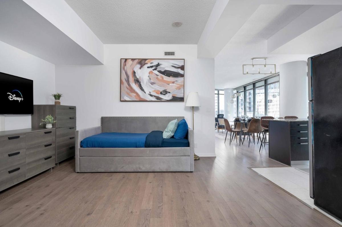 Large 2BR on Bay Street 4 Beds with Balcony