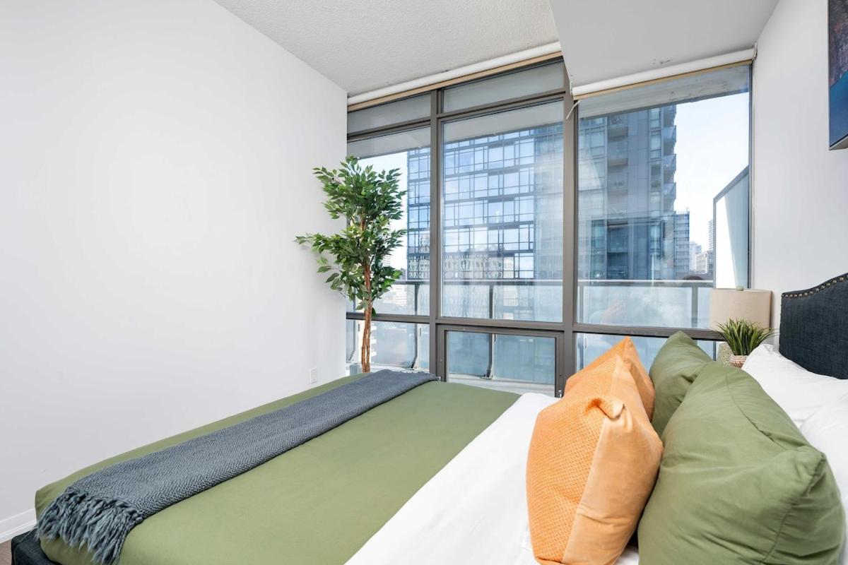 Large 2BR on Bay Street 4 Beds with Balcony