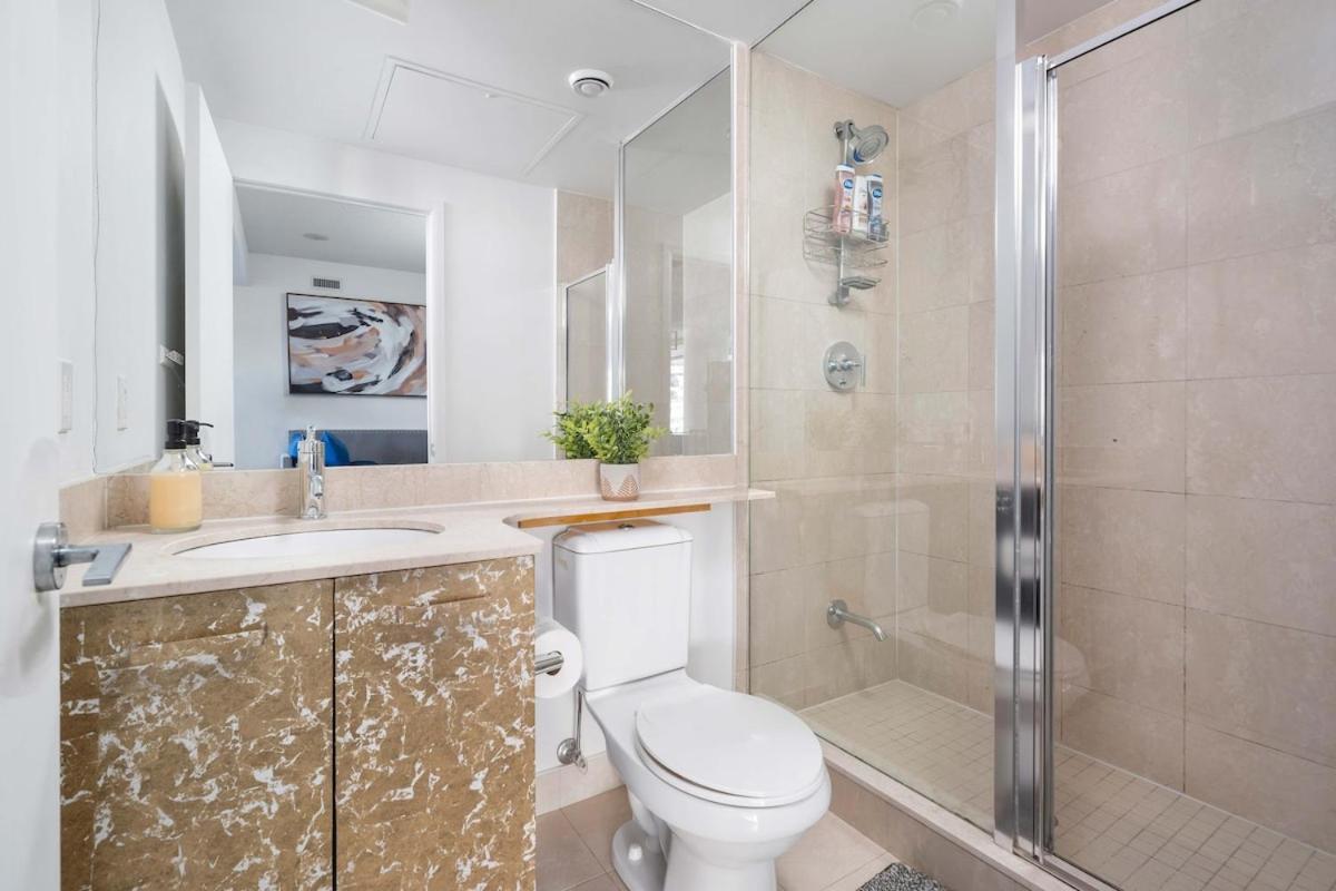 Large 2BR on Bay Street 4 Beds with Balcony