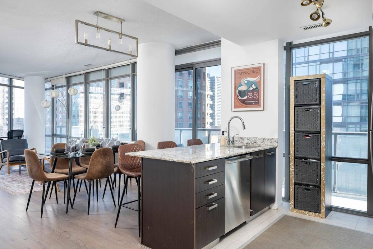 Large 2BR on Bay Street 4 Beds with Balcony