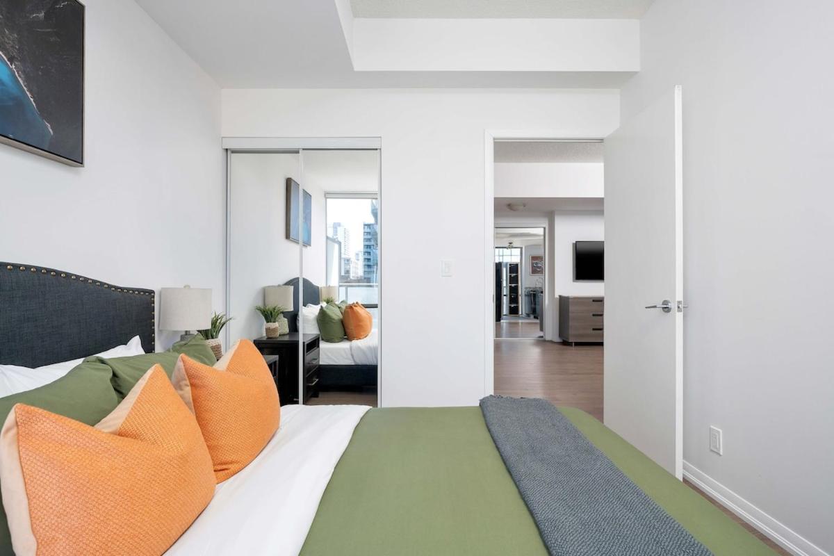 Large 2BR on Bay Street 4 Beds with Balcony