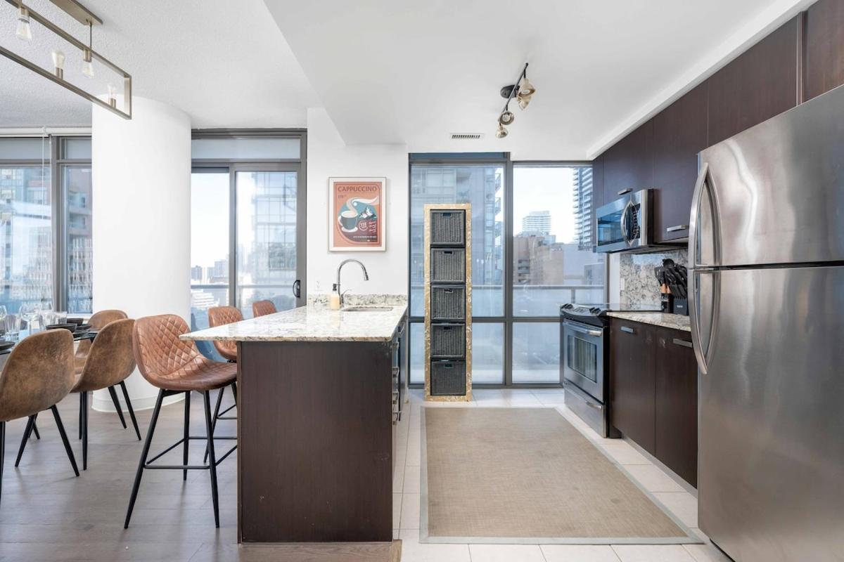 Large 2BR on Bay Street 4 Beds with Balcony