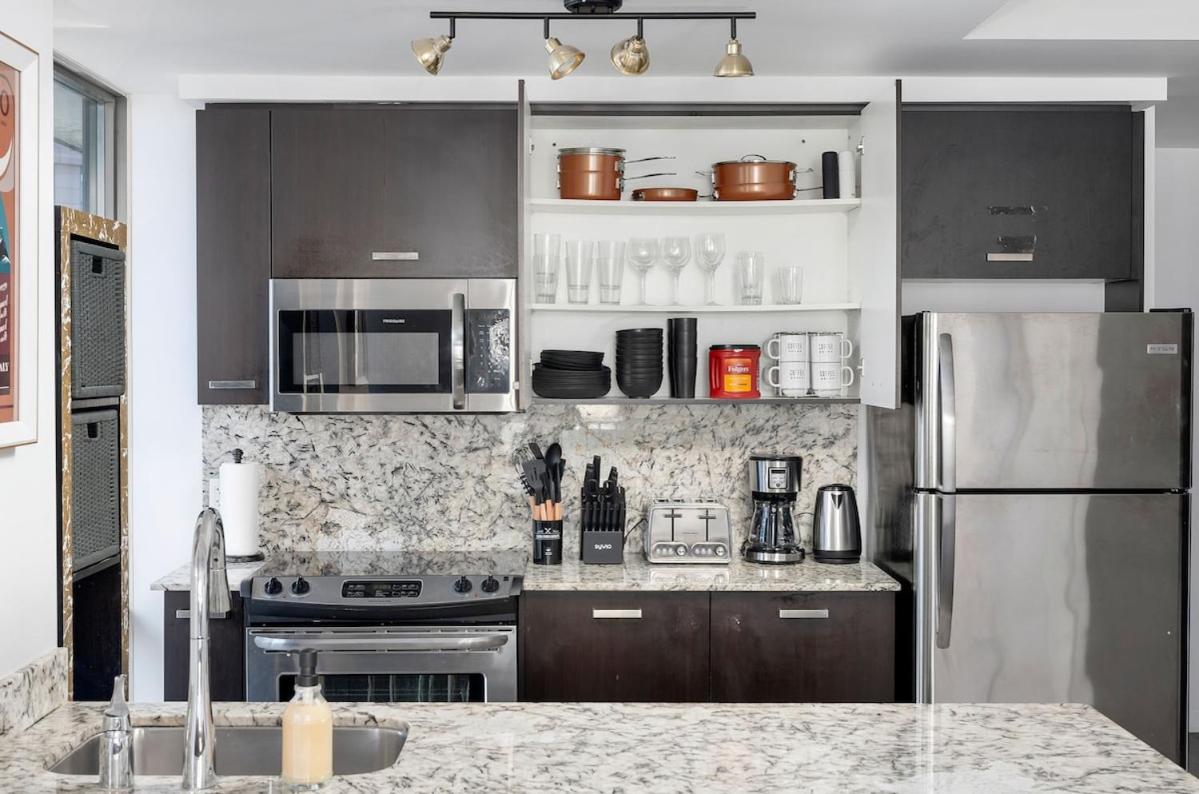 Large 2BR on Bay Street 4 Beds with Balcony