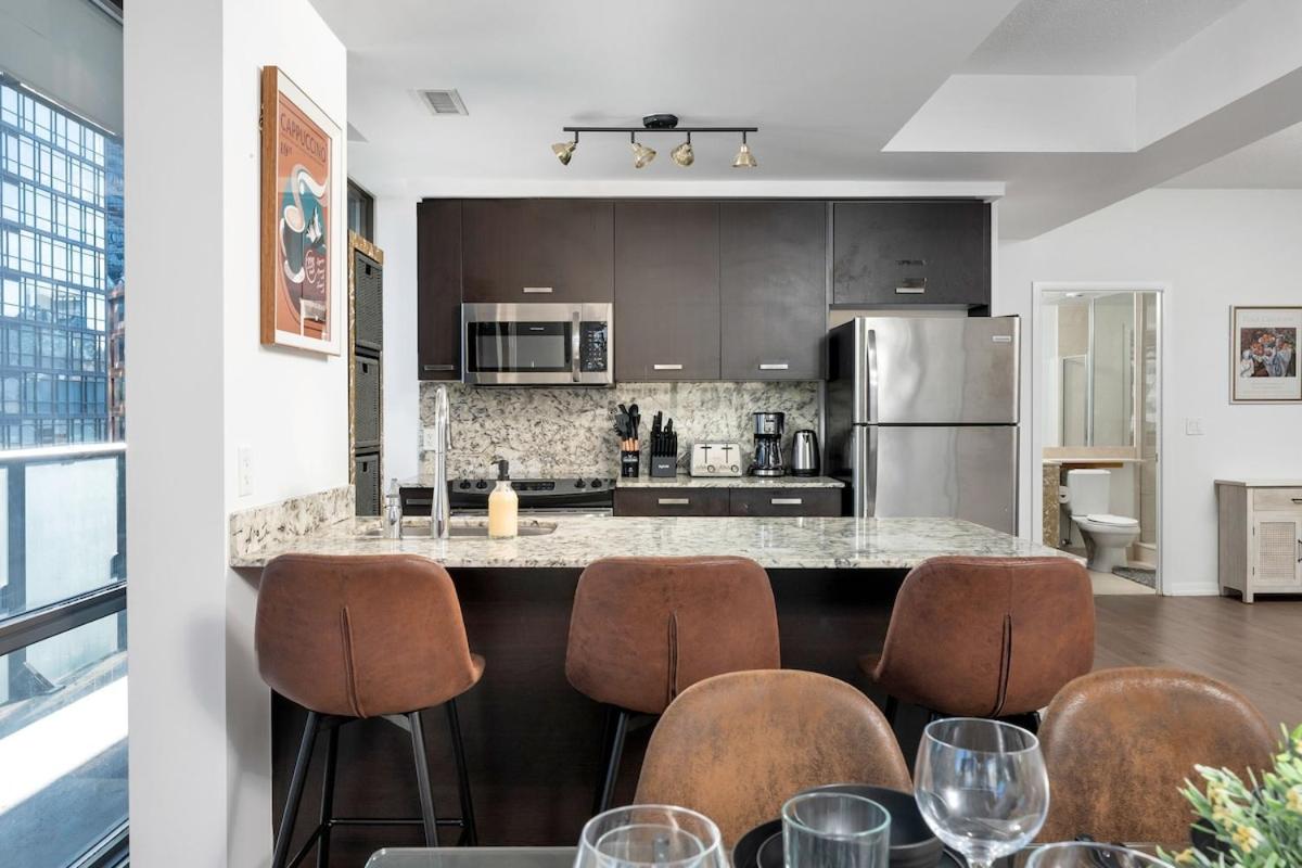 Large 2BR on Bay Street 4 Beds with Balcony