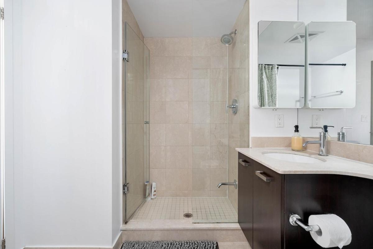 Large 2BR on Bay Street 4 Beds with Balcony