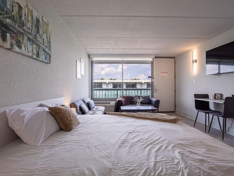 Welcoming 1BR Gateway Orlando 5 minutes to Disney view 5