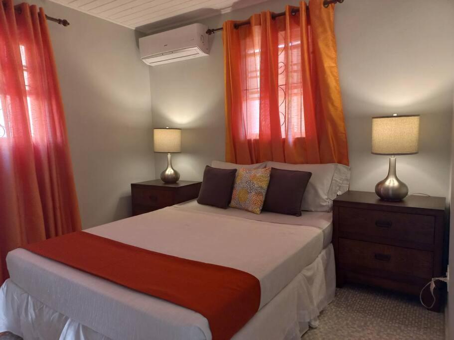 4 Baths, Special Offer! Groups, Family-12 mins to Holetown