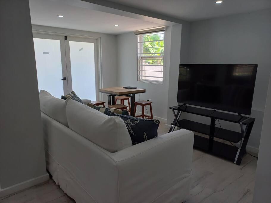 4 Baths, Special Offer! Groups, Family-12 mins to Holetown