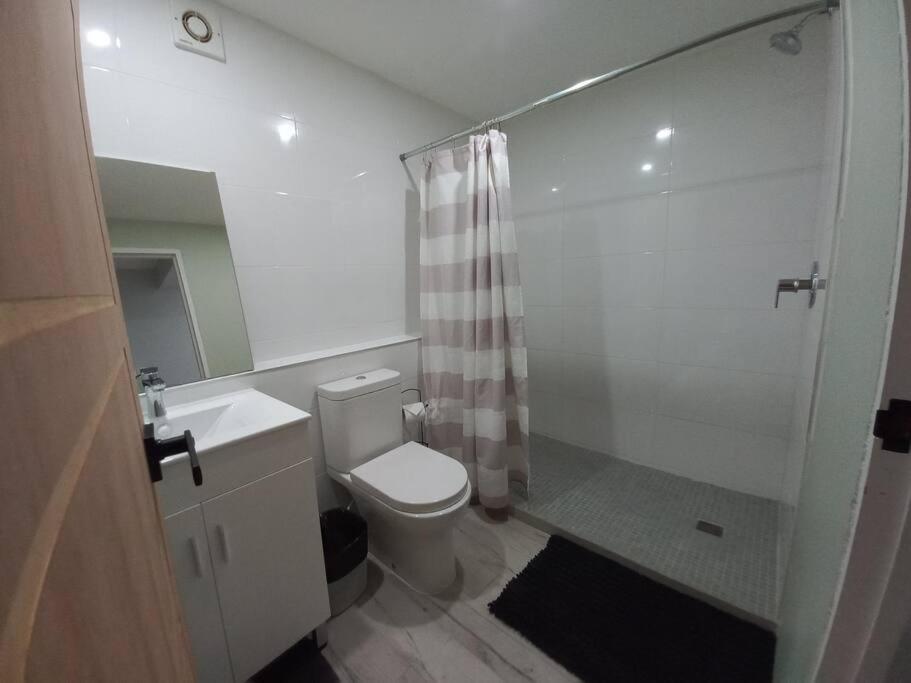 4 Baths, Special Offer! Groups, Family-12 mins to Holetown