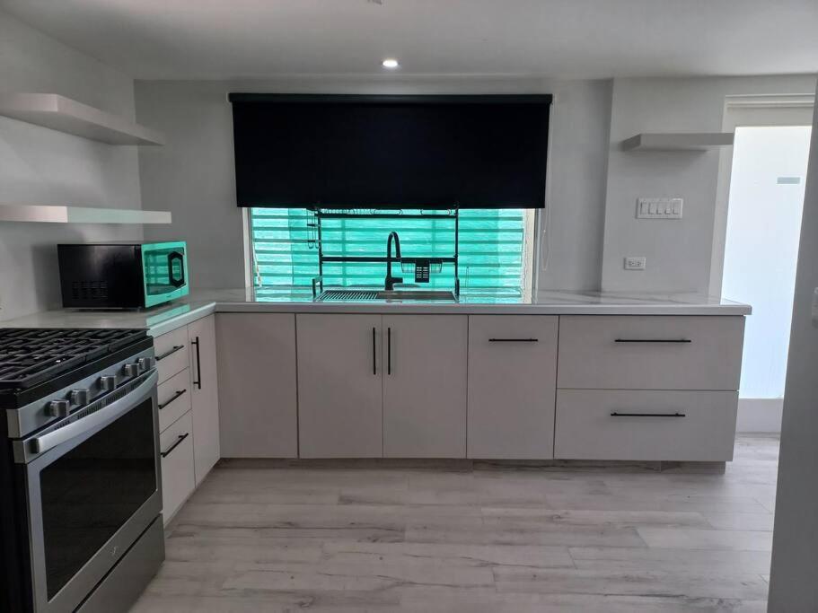4 Baths, Special Offer! Groups, Family-12 mins to Holetown
