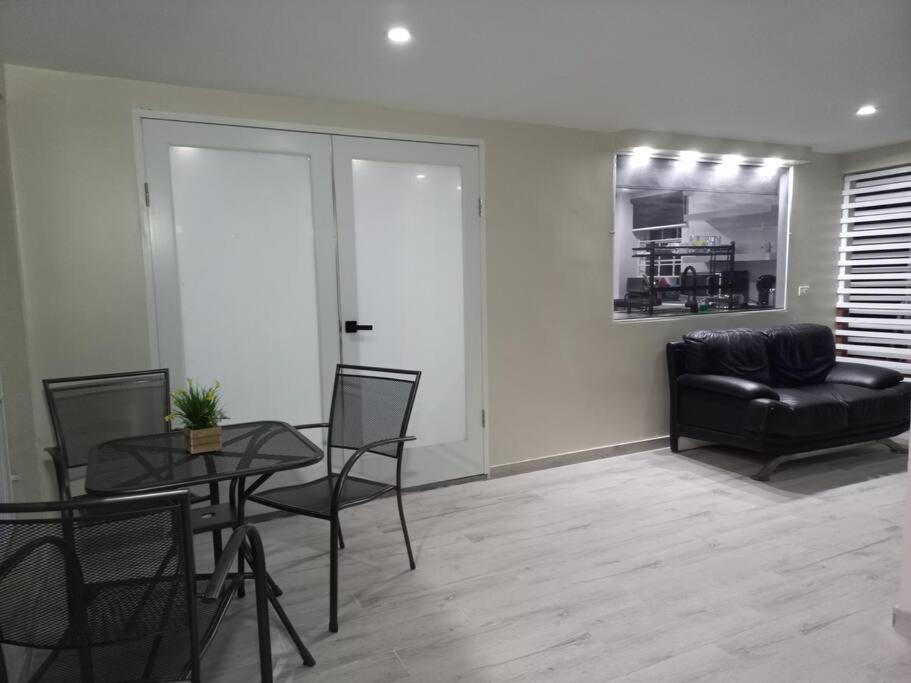 4 Baths, Special Offer! Groups, Family-12 mins to Holetown
