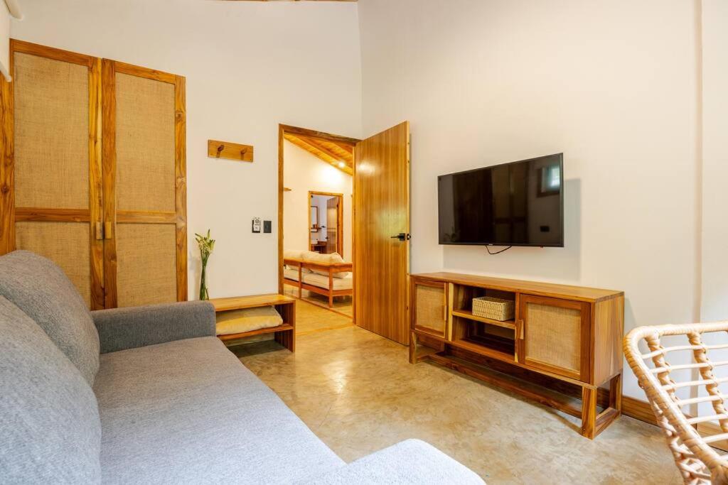 Casa PlayaAzul, walk to the beach, 3 rooms
