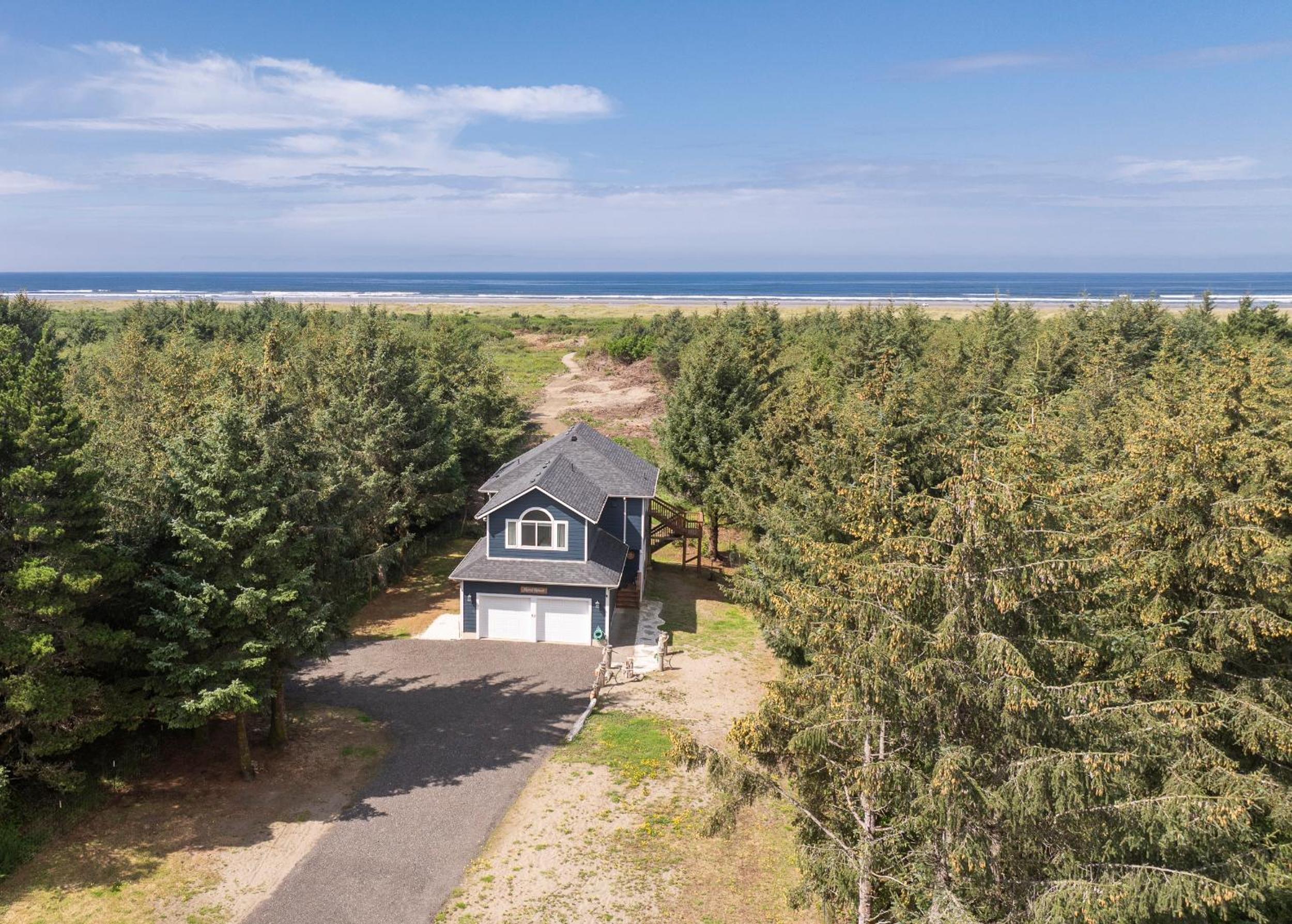 Hotel Ocean Front! Private Beach Path, Vacation Beach House - Image 1