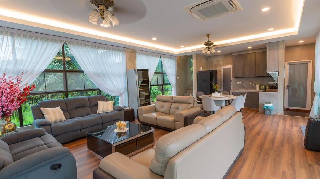 U House Exclusive Retreat in Alor Gajah