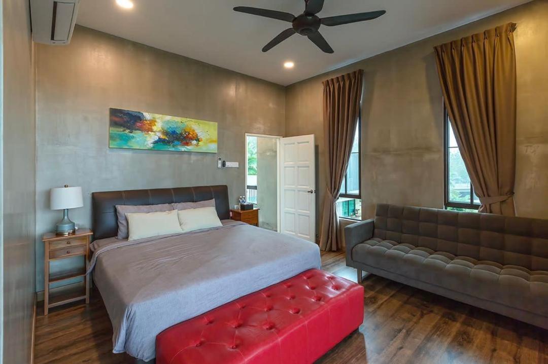 U House Exclusive Retreat in Alor Gajah