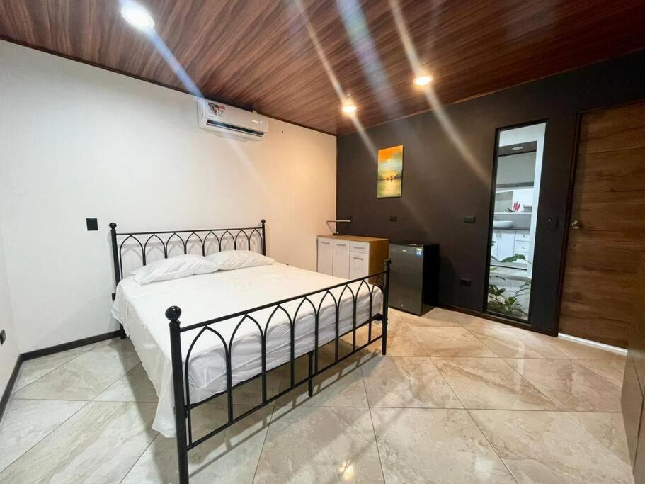 Fortuna Jungle & River Retreat - Private pool, River and Wifi in the forest - Secluded, peaceful, truly UNIQUE! A GEM! Book Now!