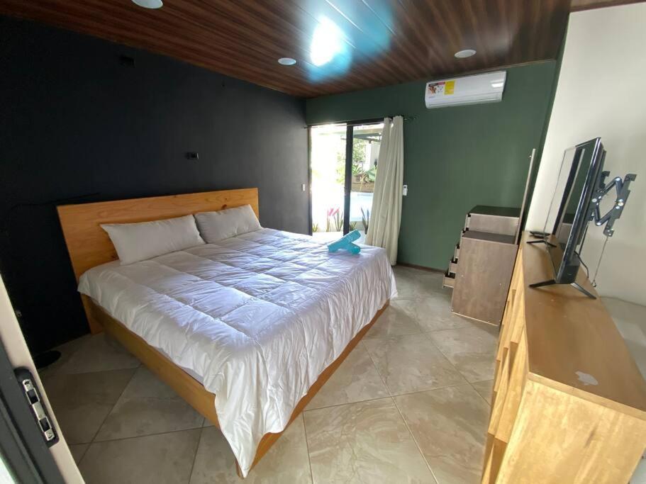 Fortuna Jungle & River Retreat - Private pool, River and Wifi in the forest - Secluded, peaceful, truly UNIQUE! A GEM! Book Now!