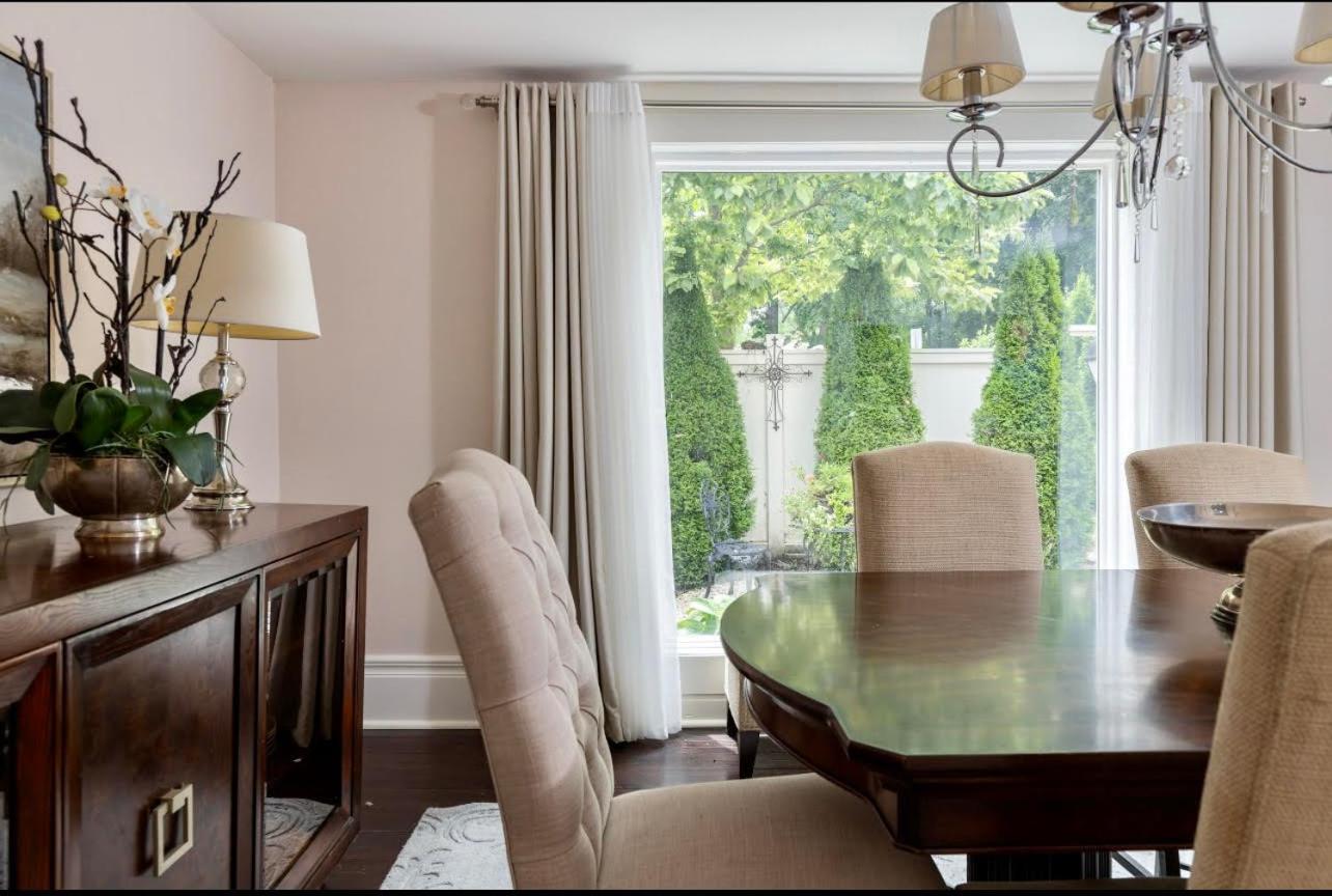 Hummingbird Haven Bed & Breakfast Luxury Suite With Terrace & Seasonal Lake Views Located in Historic Old Town Niagara-On-The-Lake
