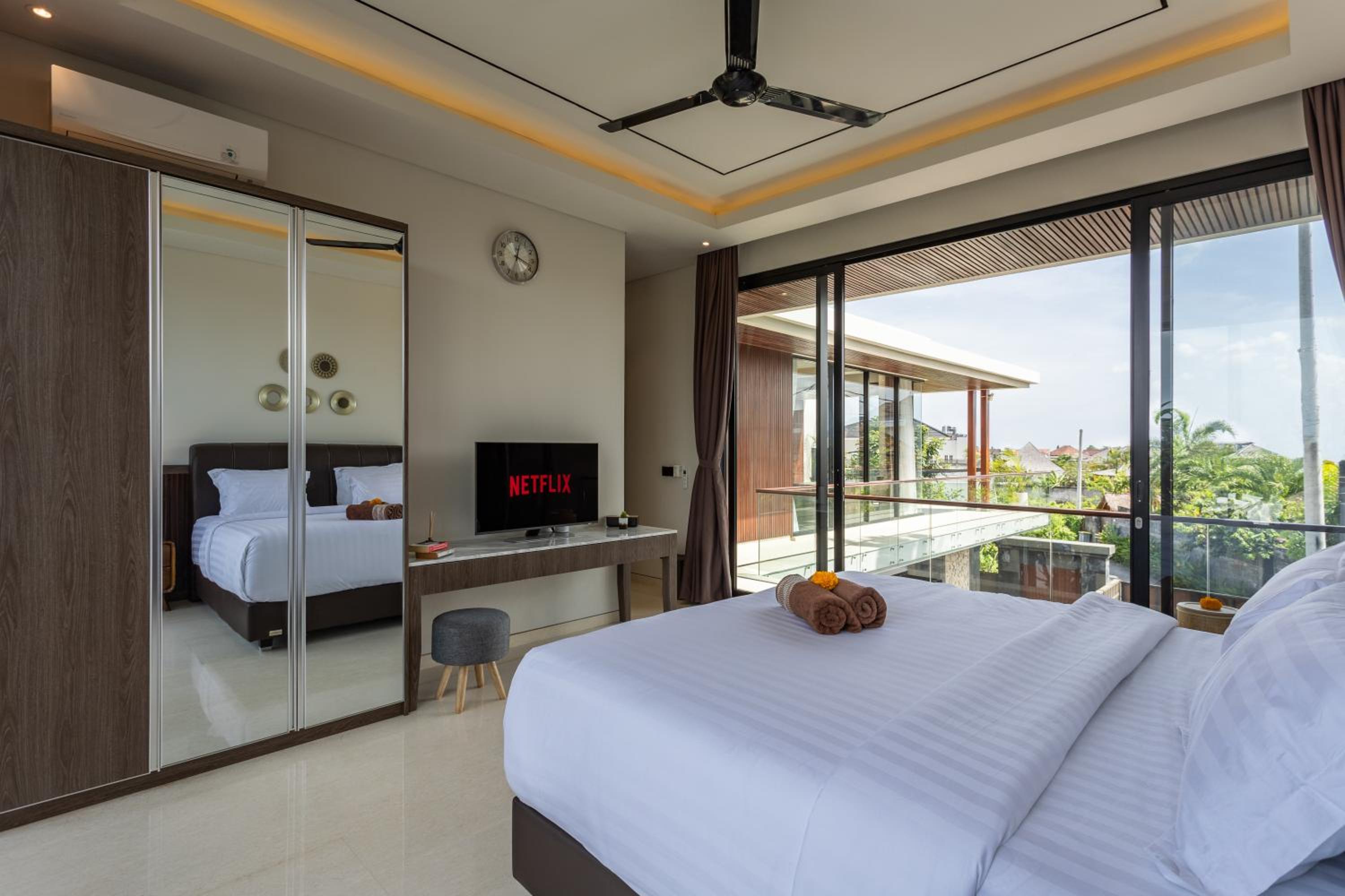 Trendy Modern and Spacious 3Bd Villa in Umalas view 2