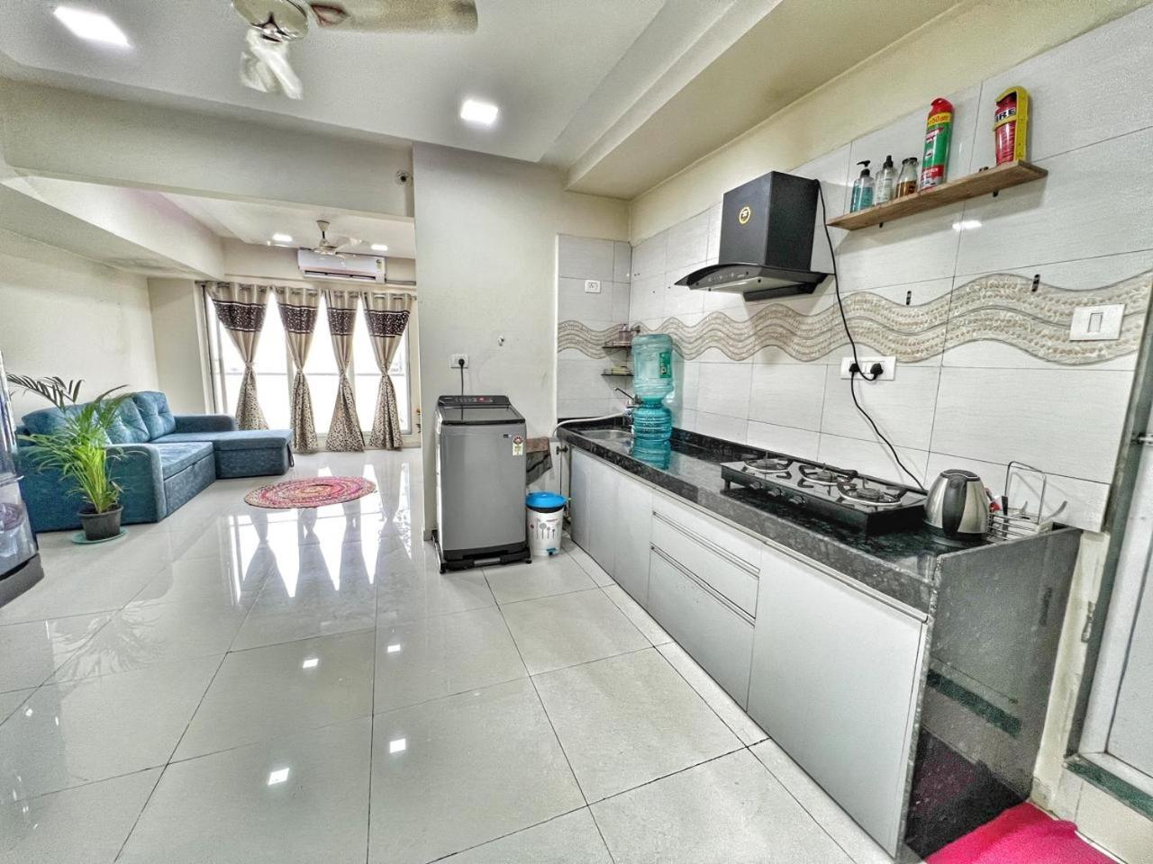 Studio Apartment 1 BHK near Kokilaben Ambani Hospital view 4