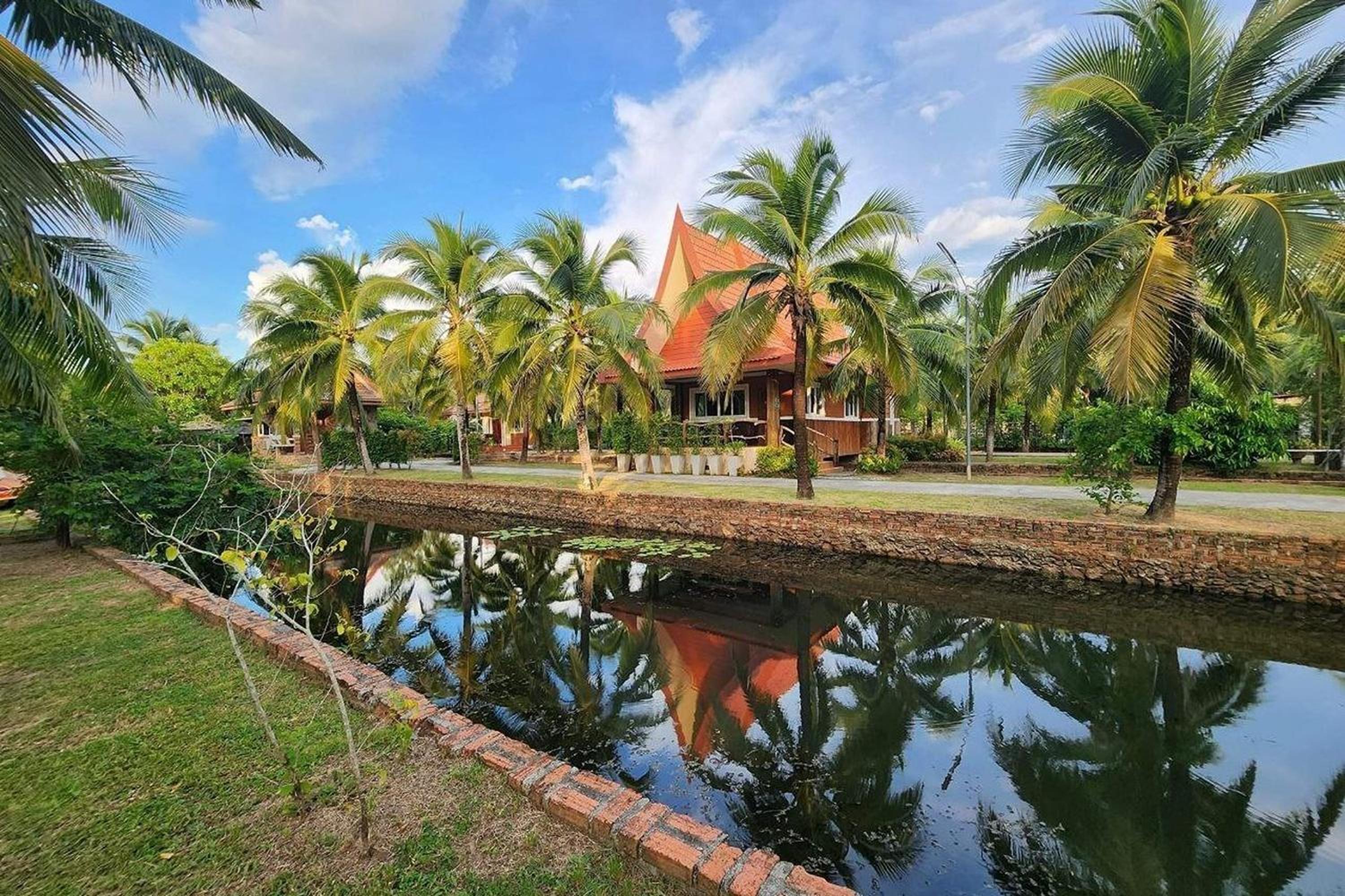M Resort