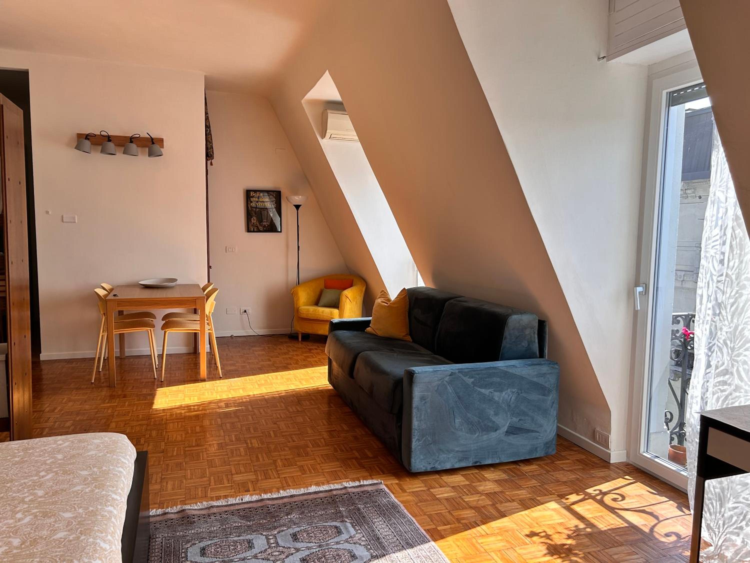 Easy Isola, for an easy stay