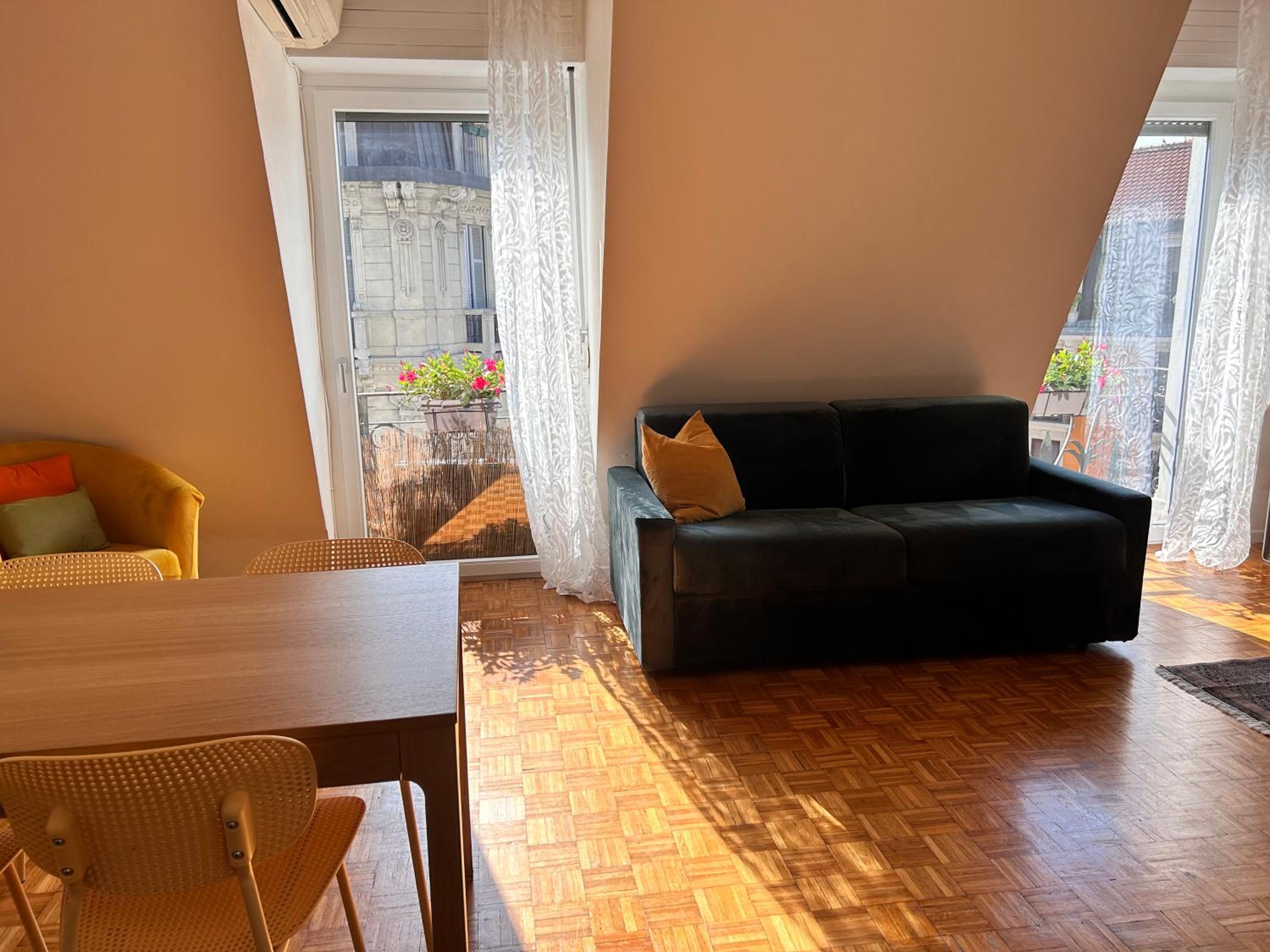Easy Isola, for an easy stay