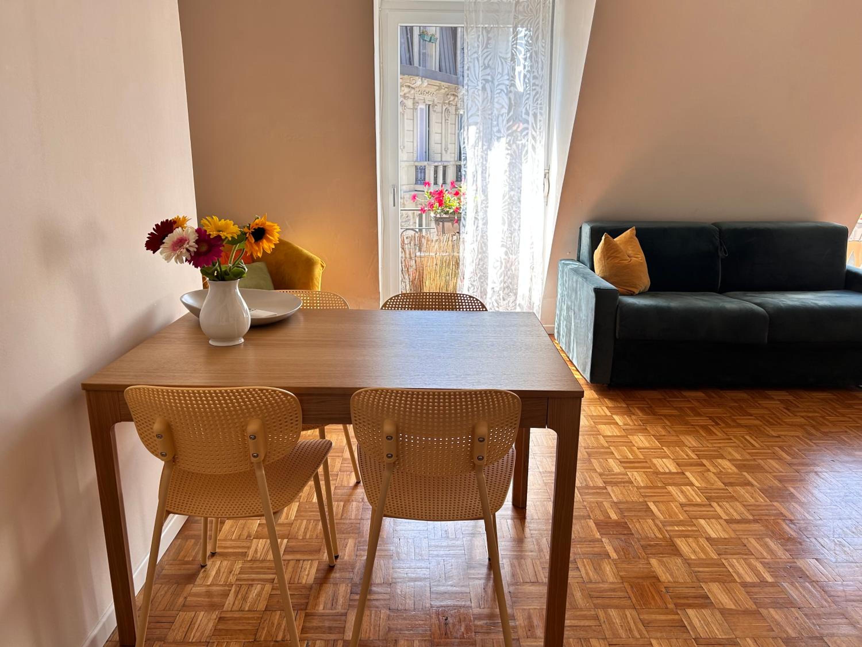 Easy Isola, for an easy stay