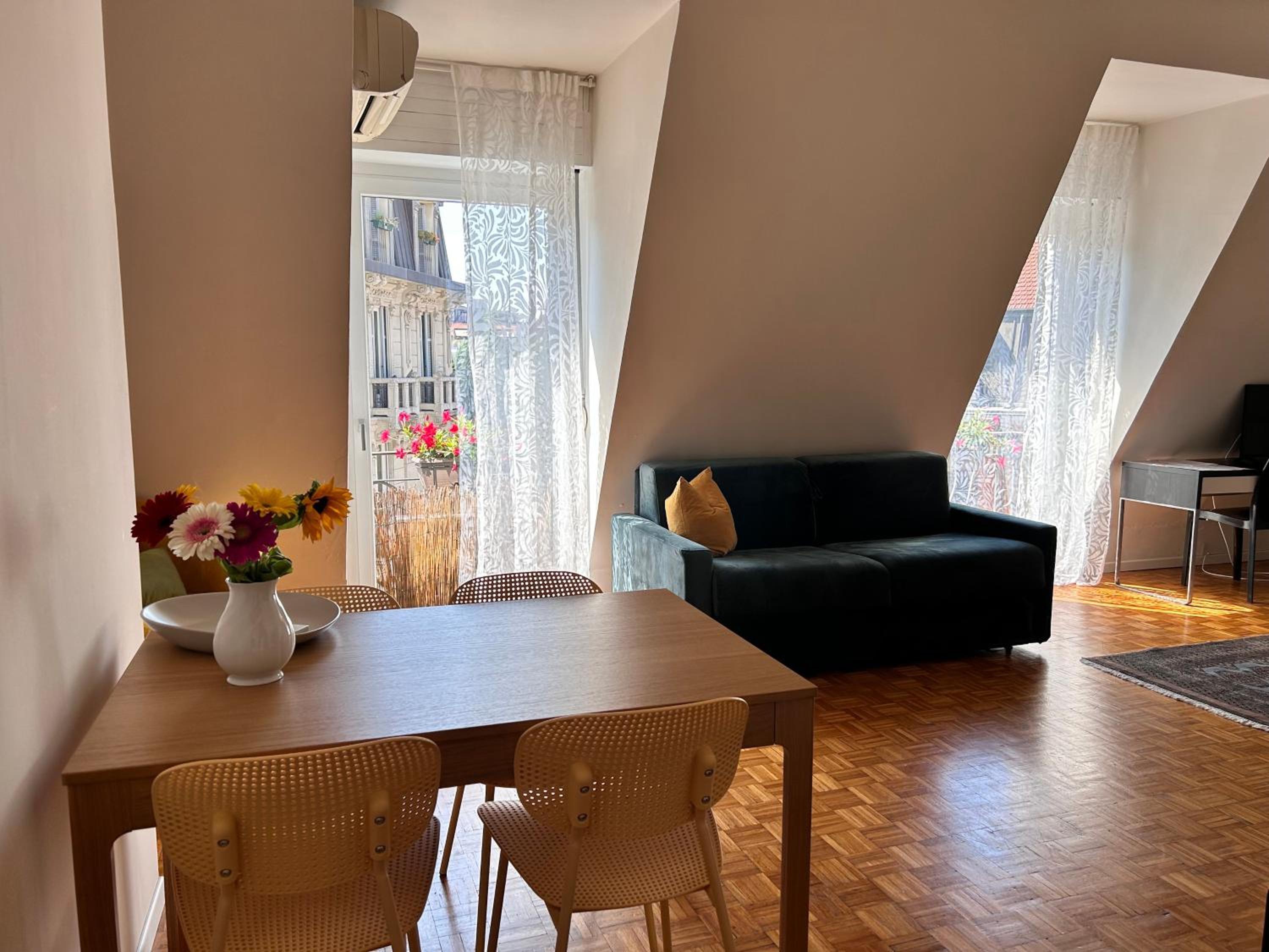 Easy Isola, for an easy stay