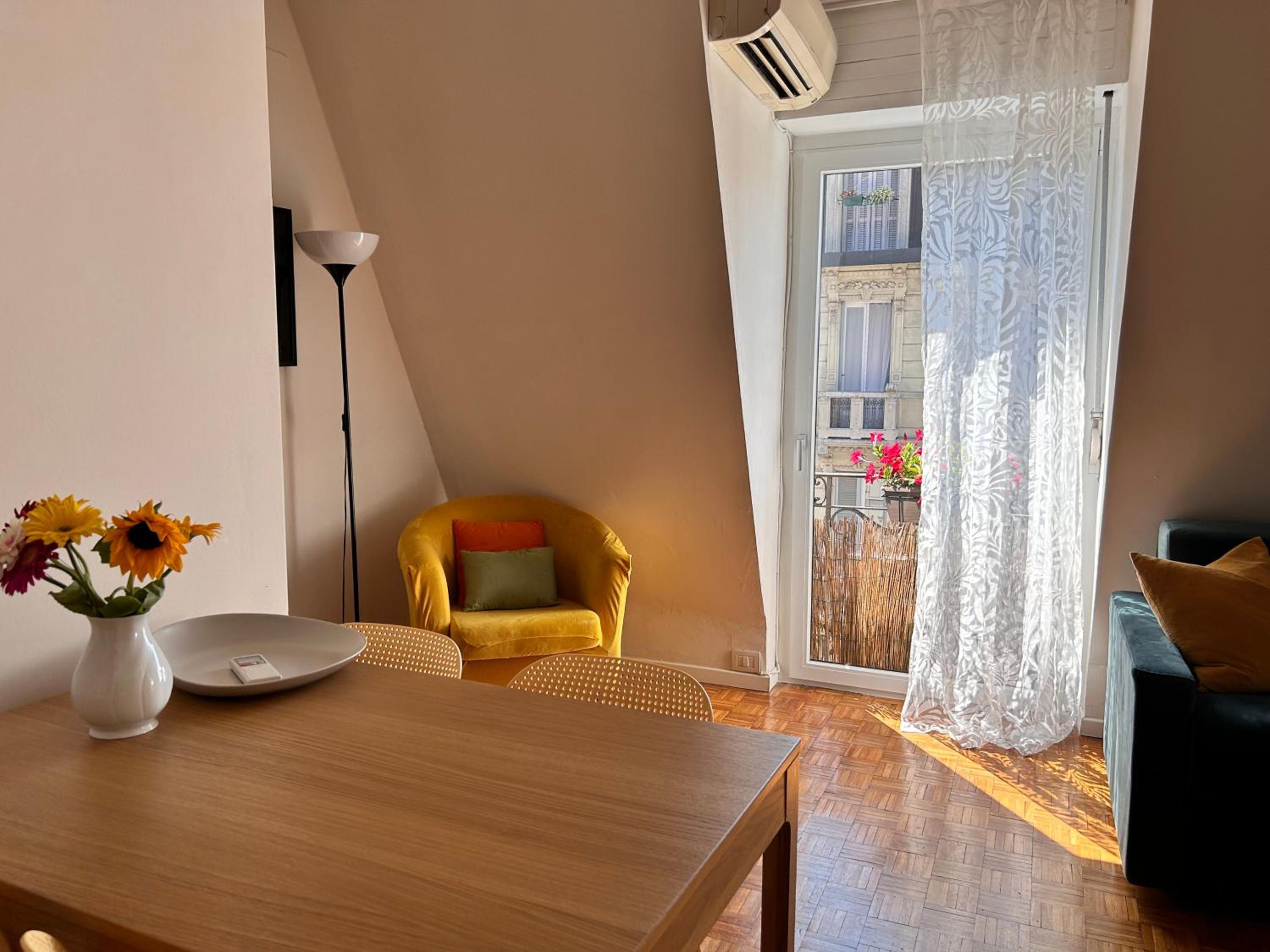 Easy Isola, for an easy stay