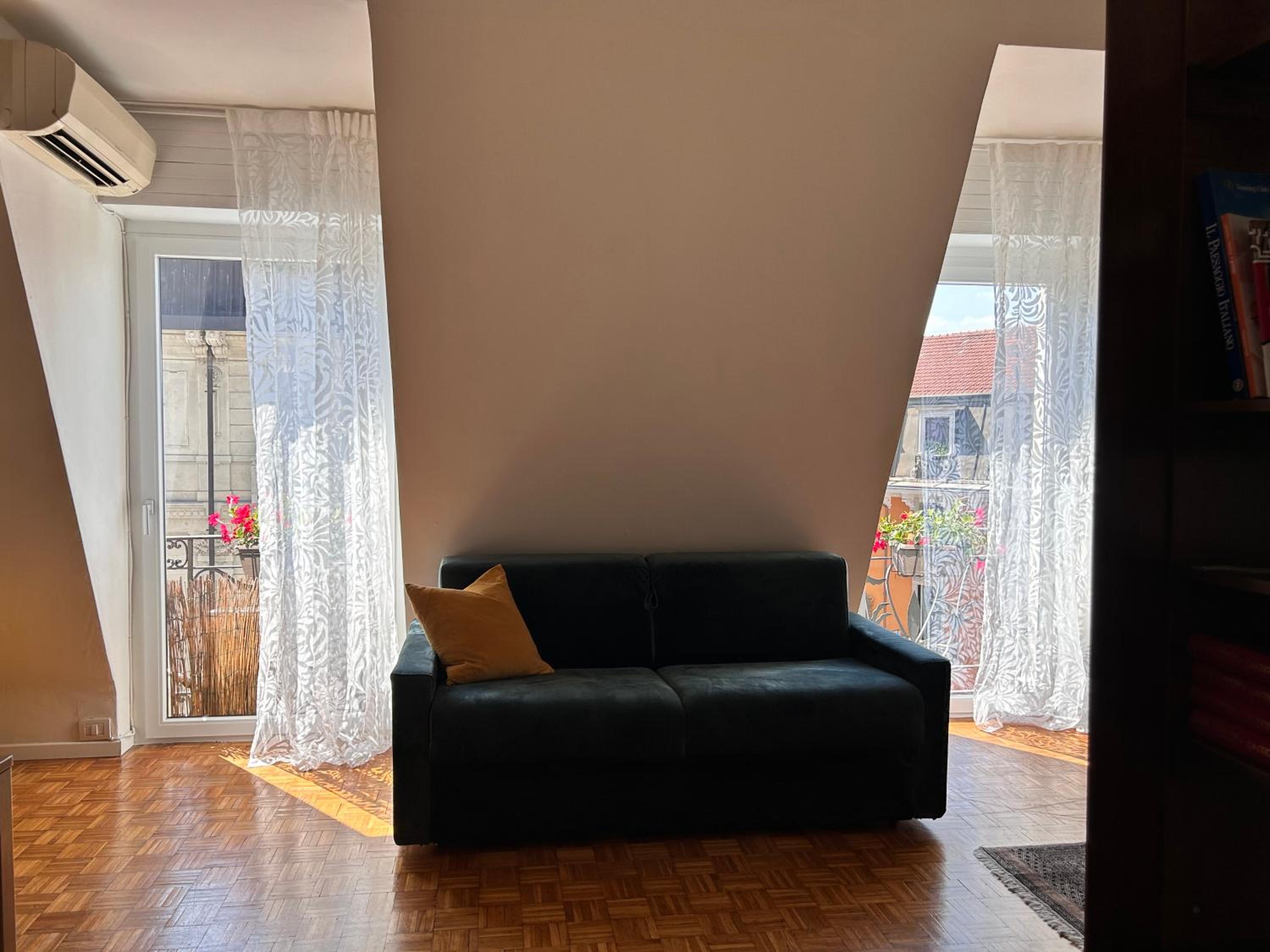 Easy Isola, for an easy stay