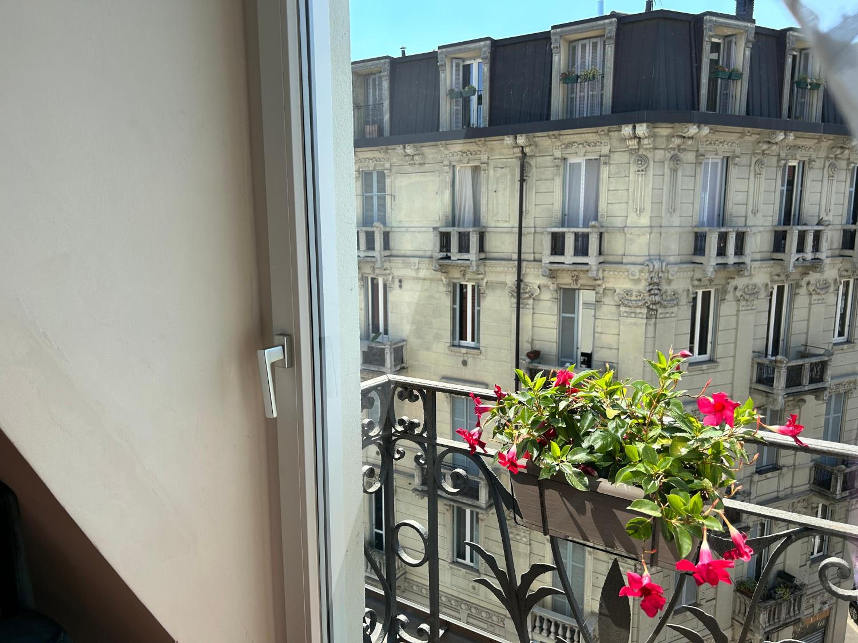 Easy Isola, for an easy stay