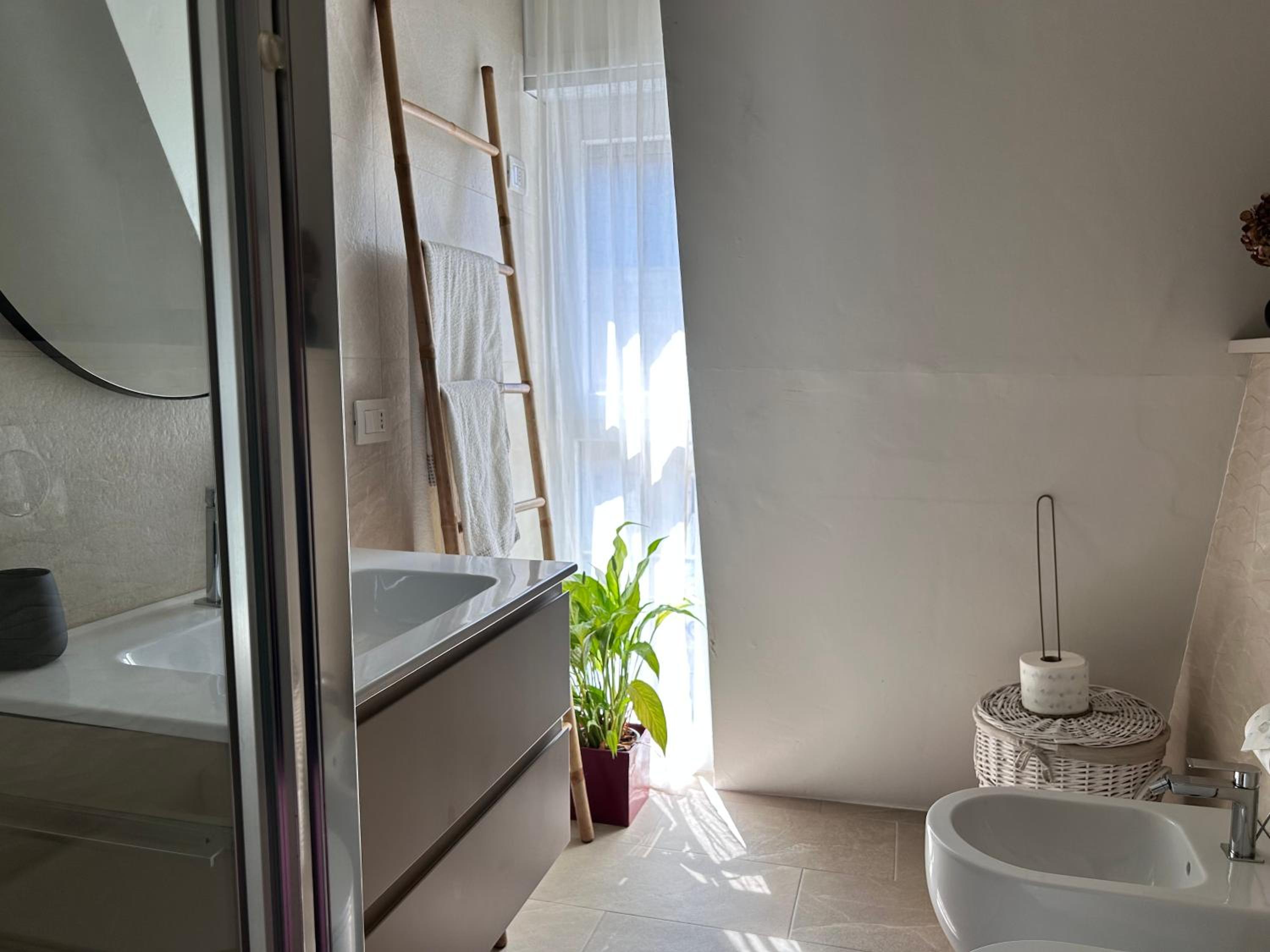 Easy Isola, for an easy stay
