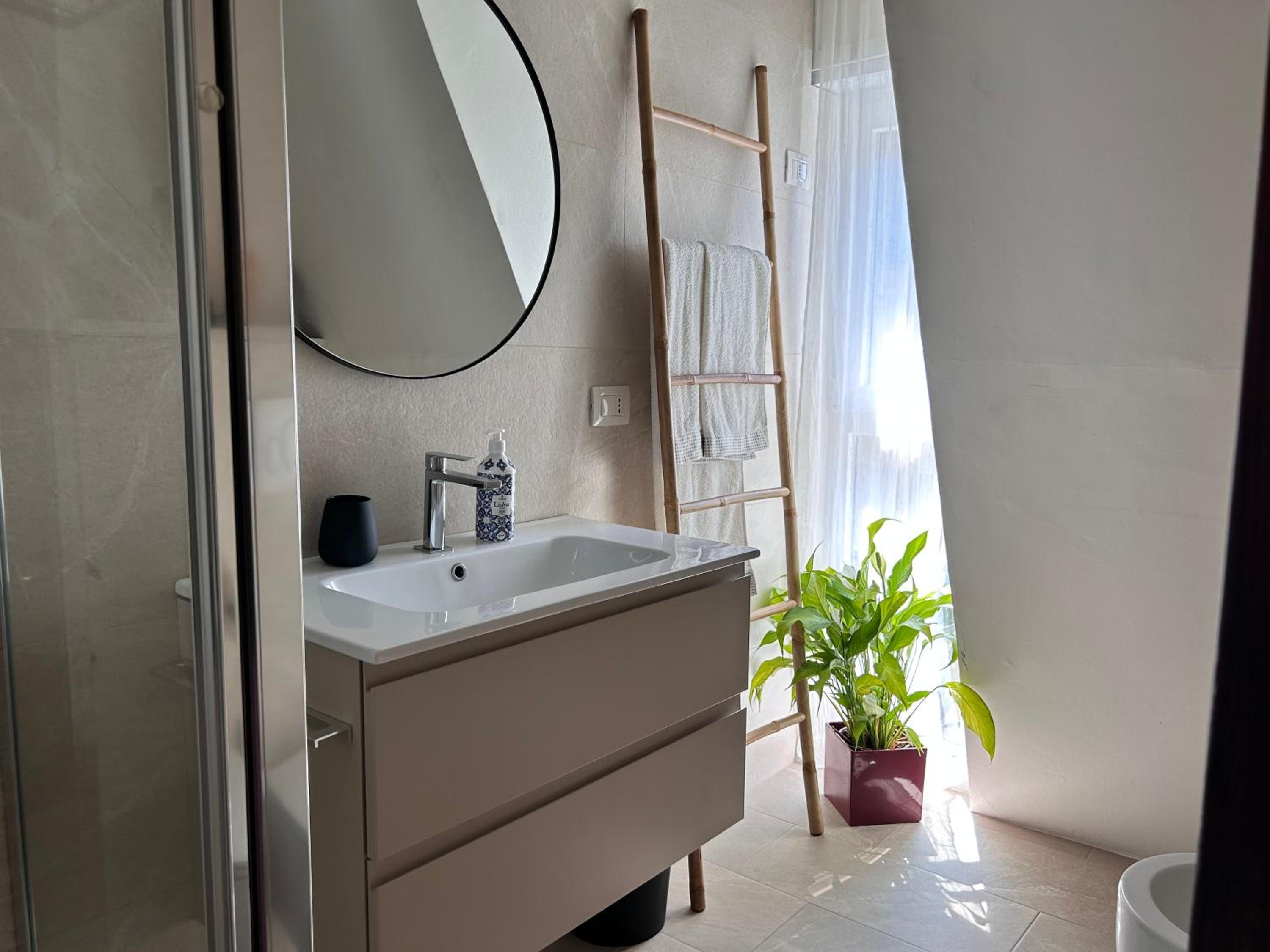 Easy Isola, for an easy stay