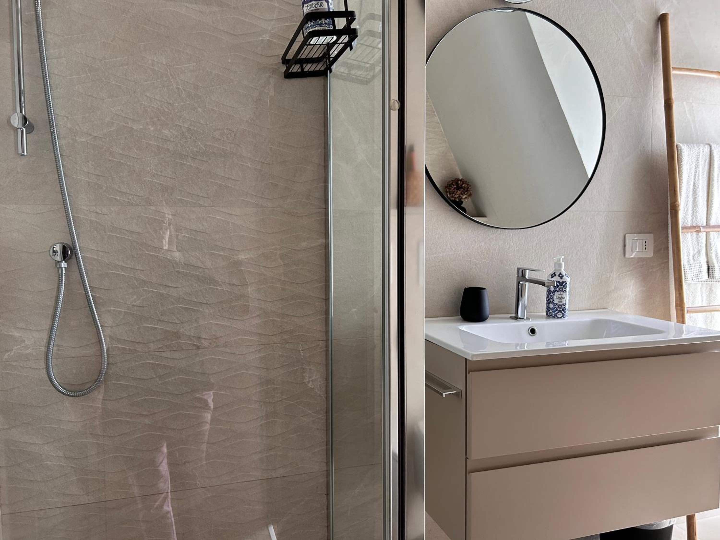 Easy Isola, for an easy stay