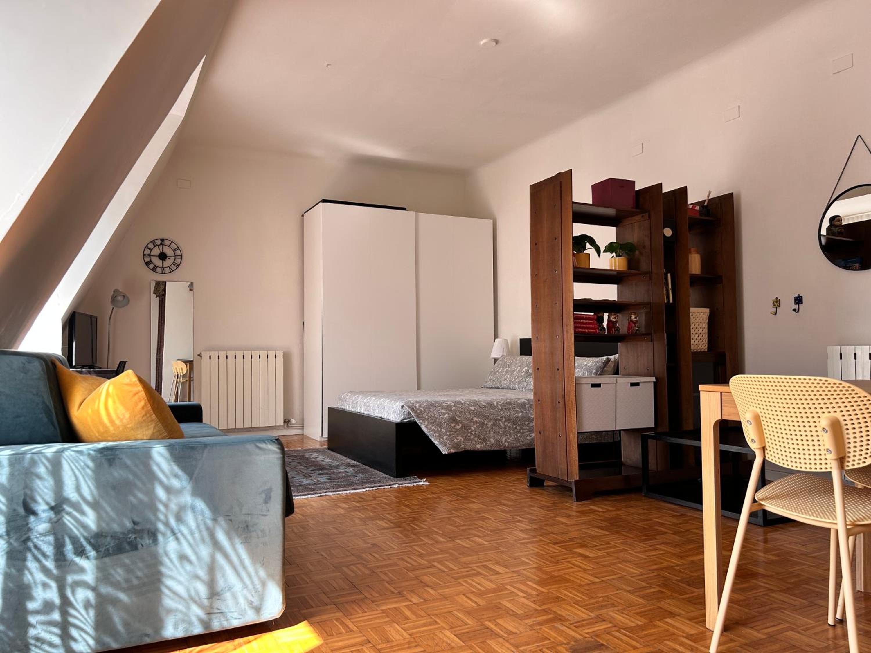Easy Isola, for an easy stay