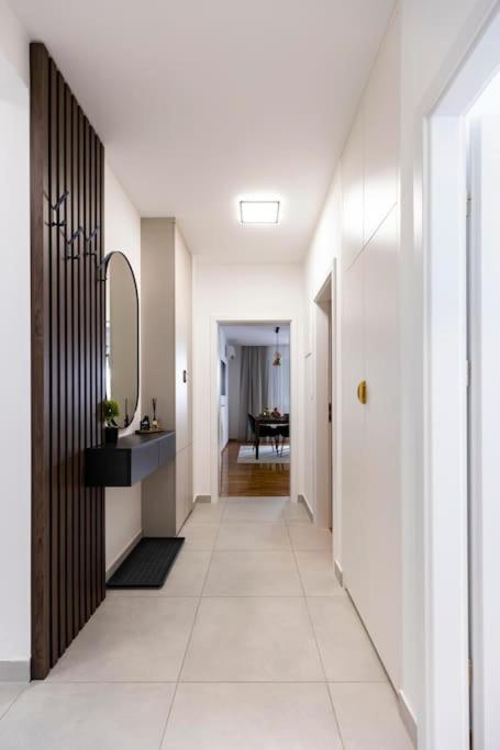 The Luxe Residence, Free parking
