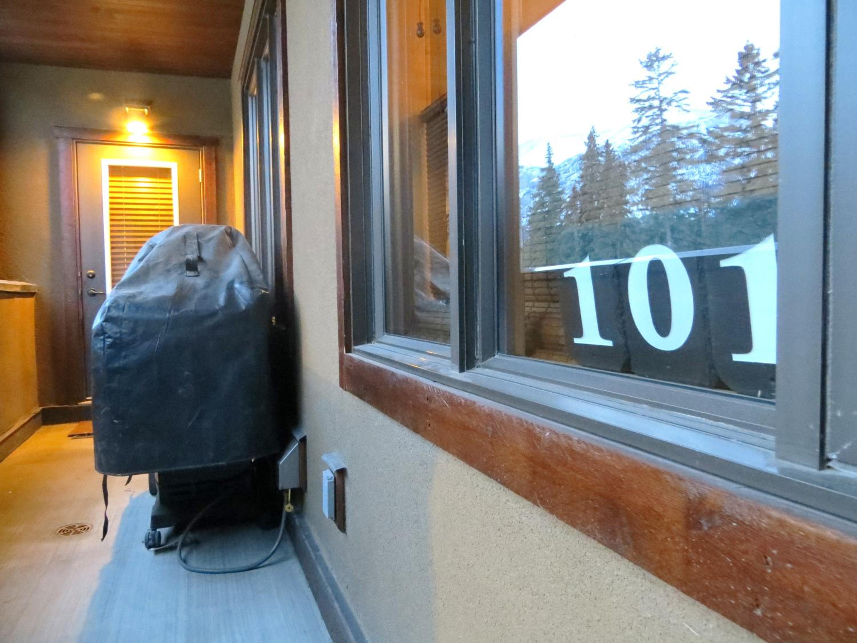Luxury Canmore Vacations view 4
