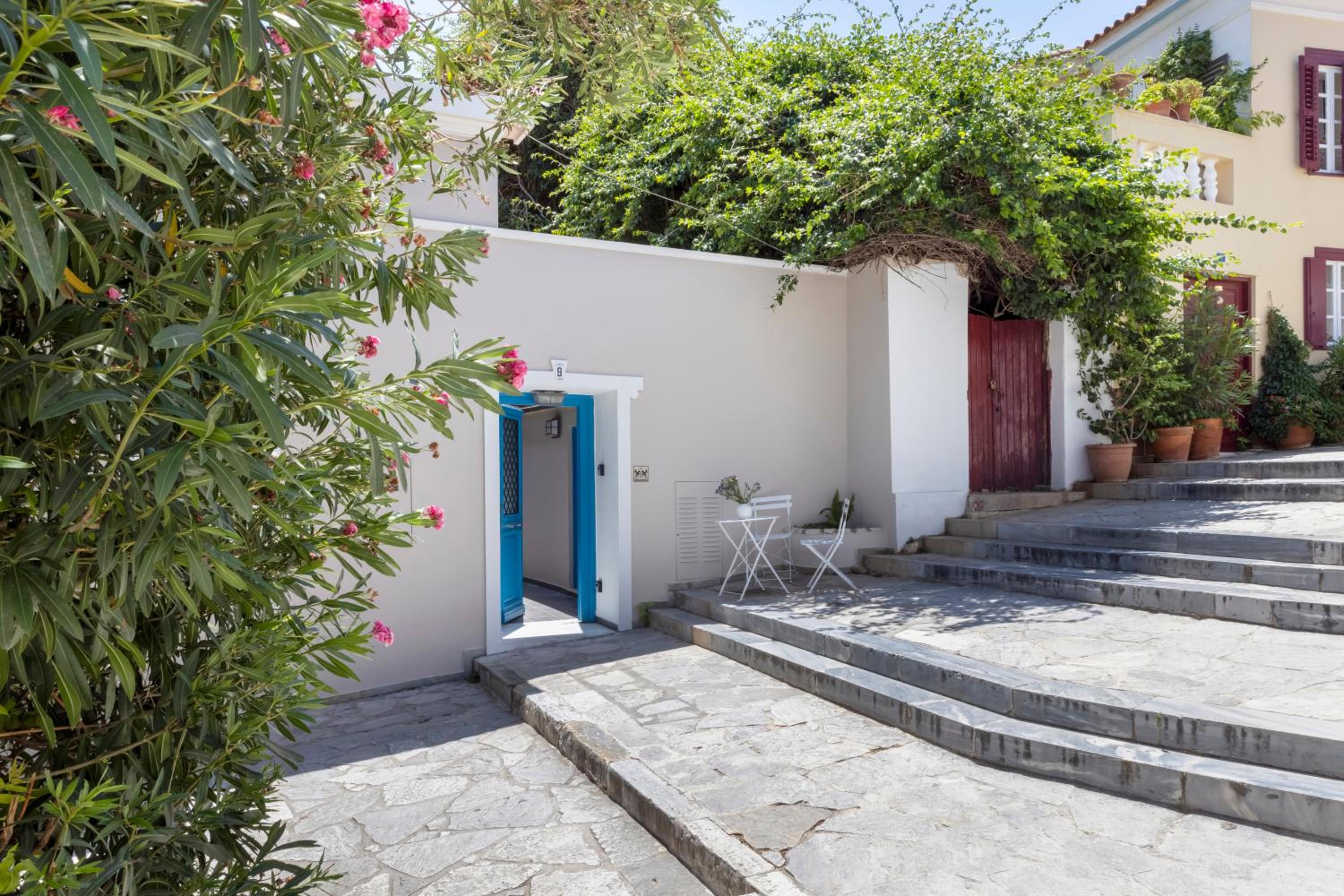 Villa Plaka 3BR 9ppl PrivateYard 200m Metro&Museum
