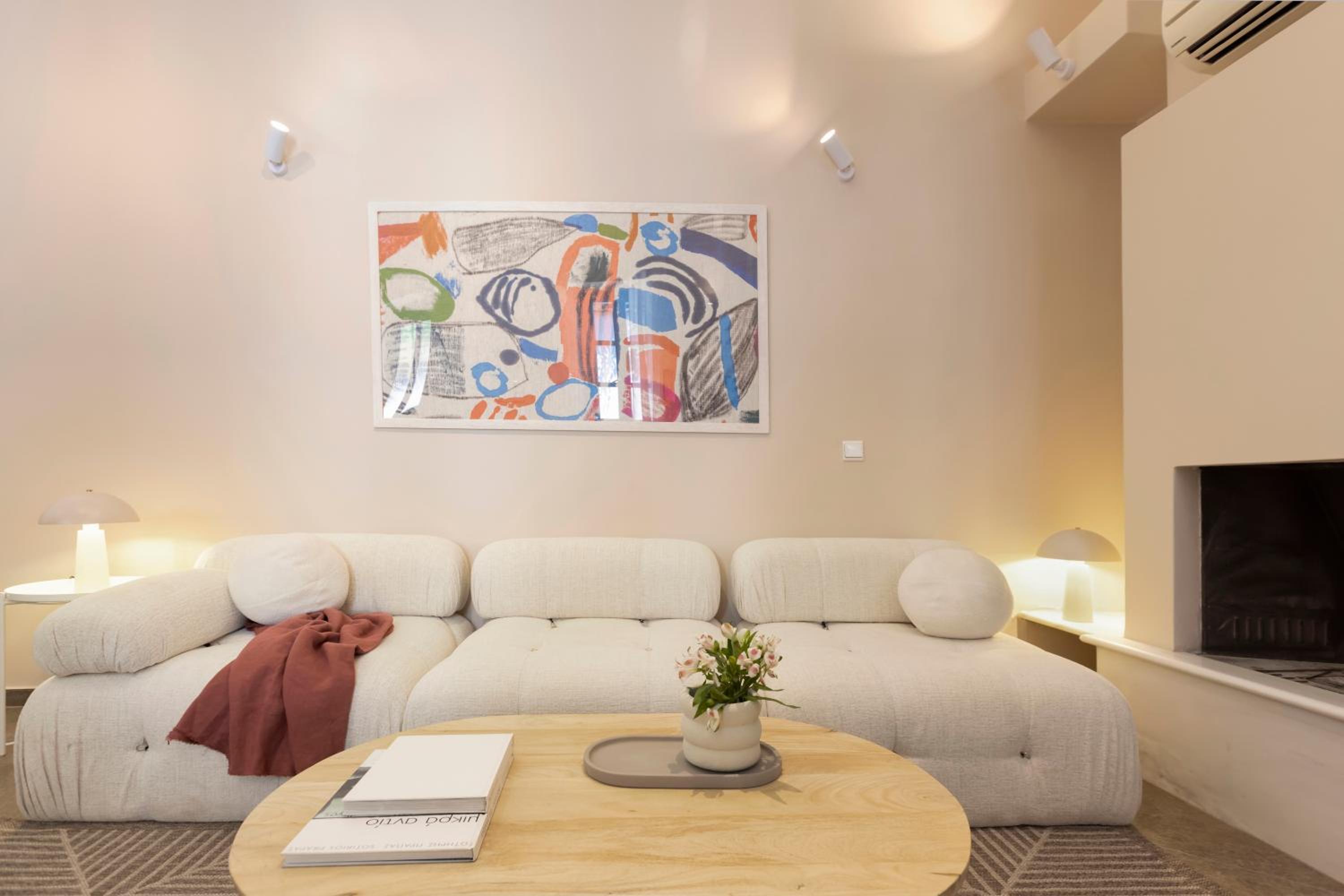 Villa Plaka 3BR 9ppl PrivateYard 200m Metro&Museum