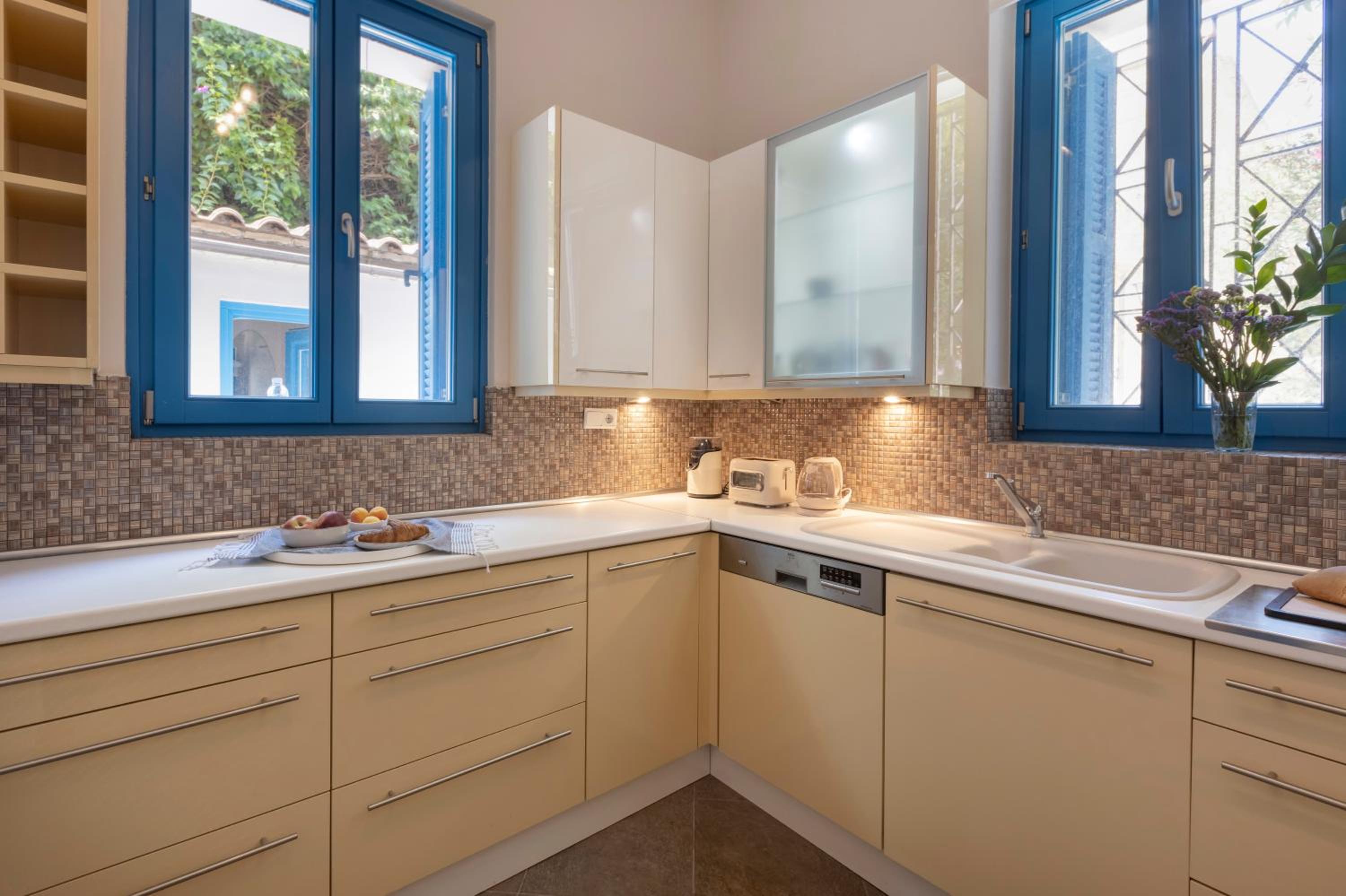 Villa Plaka 3BR 9ppl PrivateYard 200m Metro&Museum