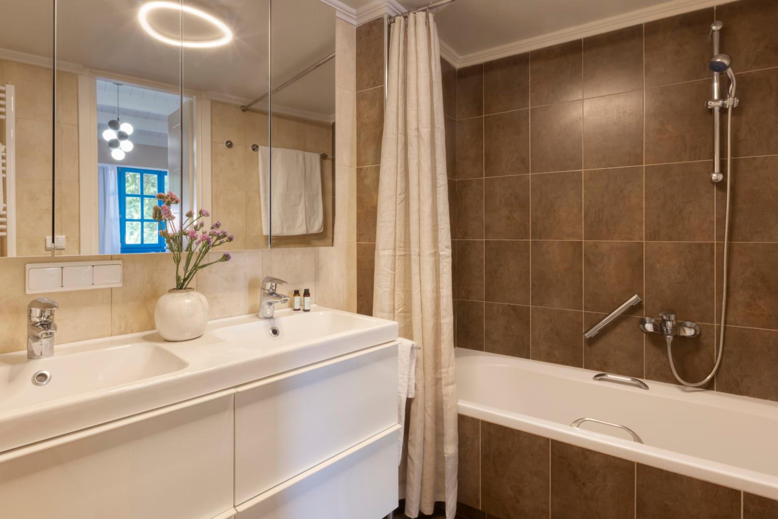 Villa Plaka 3BR 9ppl PrivateYard 200m Metro&Museum