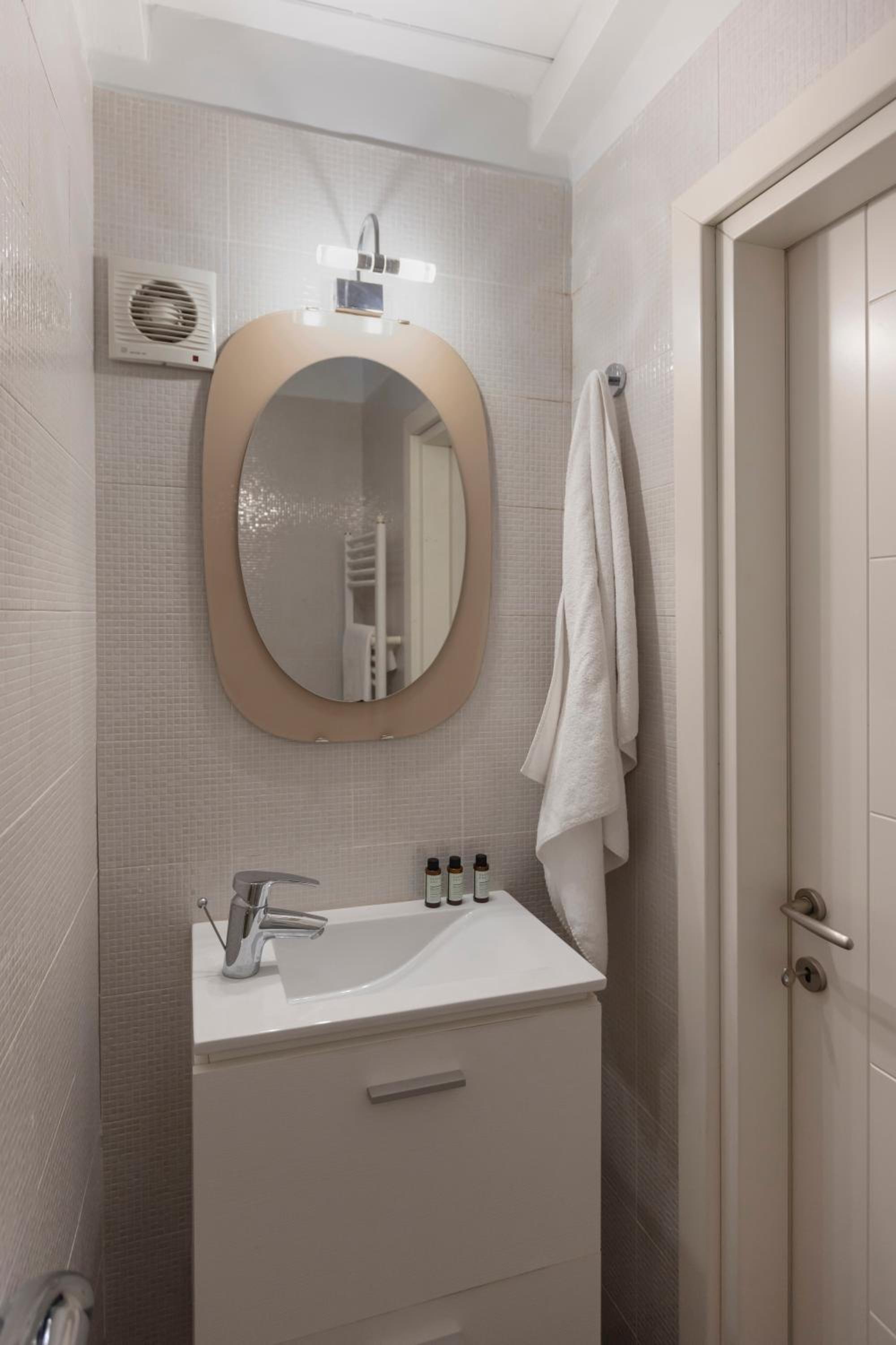 Villa Plaka 3BR 9ppl PrivateYard 200m Metro&Museum
